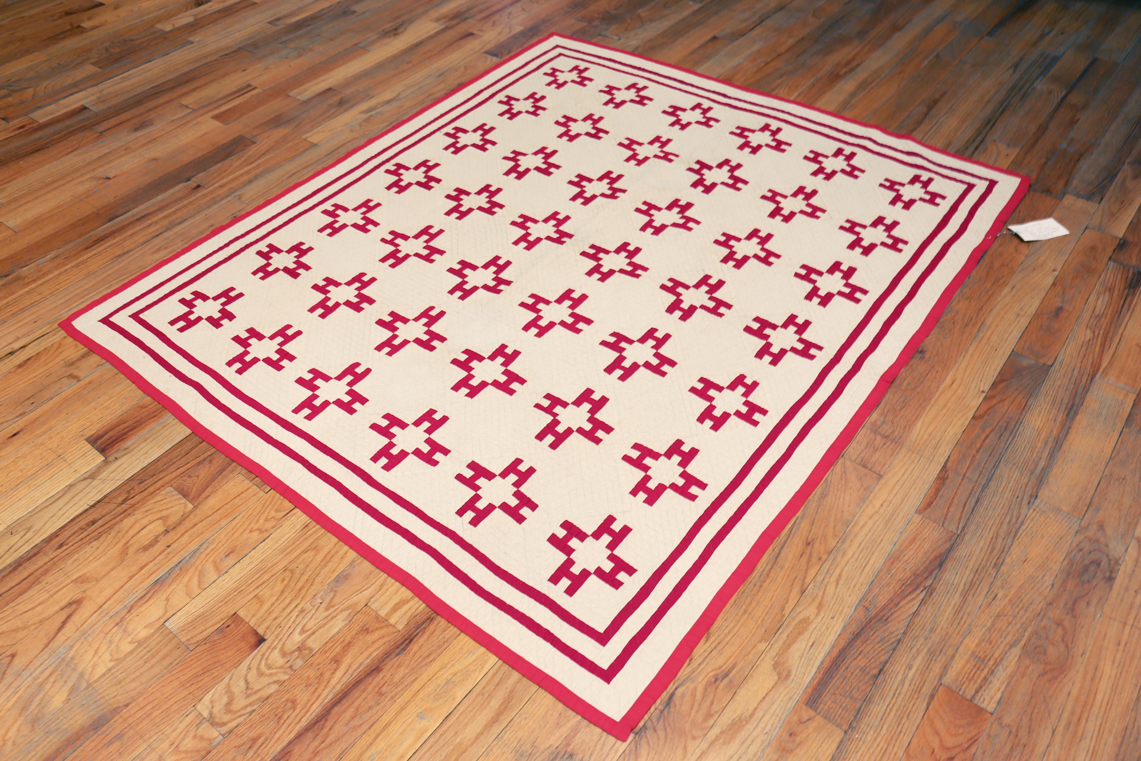 Rot-weißer geometrischer Allover-Quilt aus Amerika, Herkunftsland: Amerika, Ohio, CIRCA Datum: 1900-1920