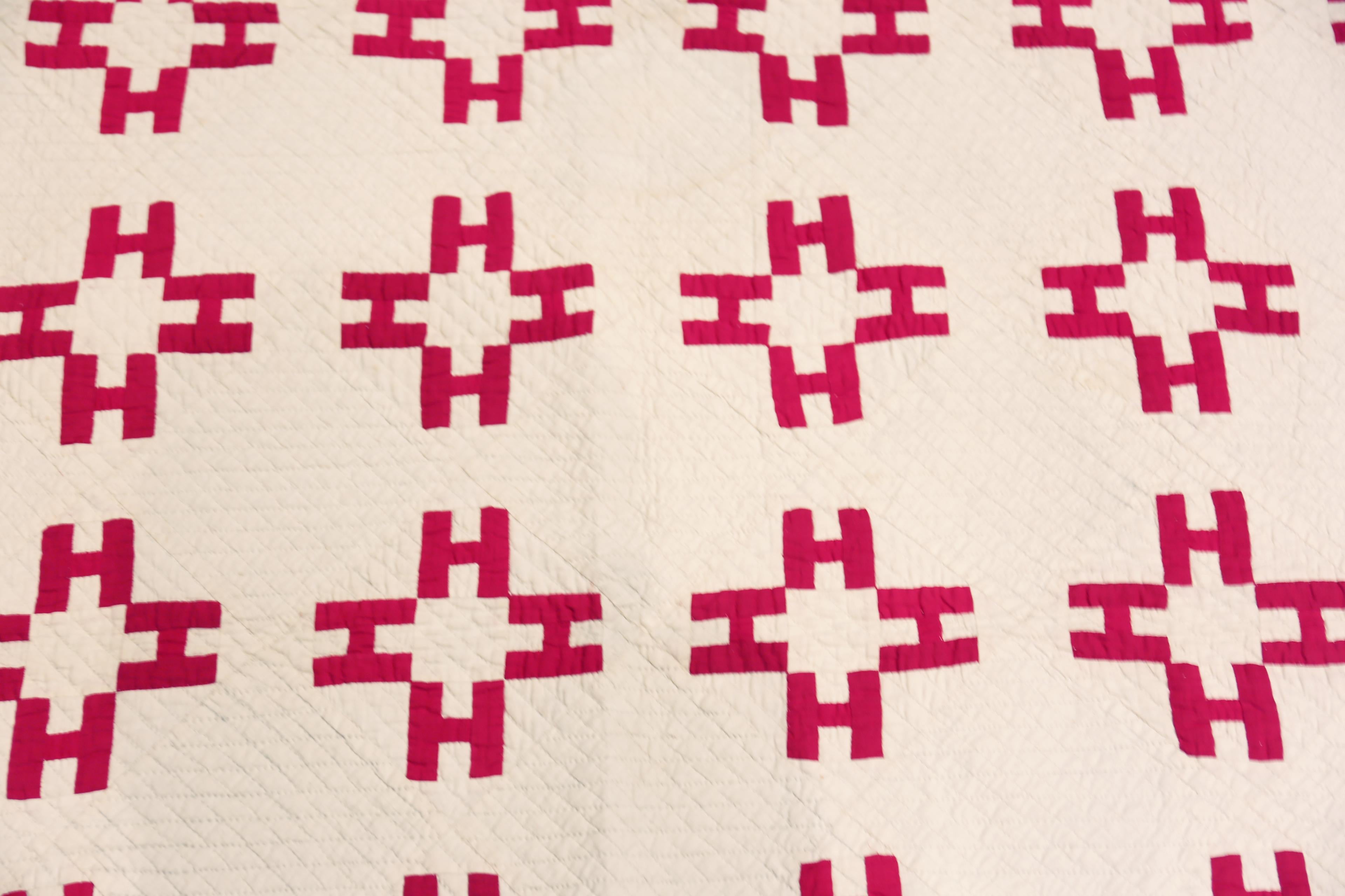 Nazmiyal Collection Geometric Antique American Quilt 5 ft 4 in x 6 ft 2 in (amerikanisch) im Angebot