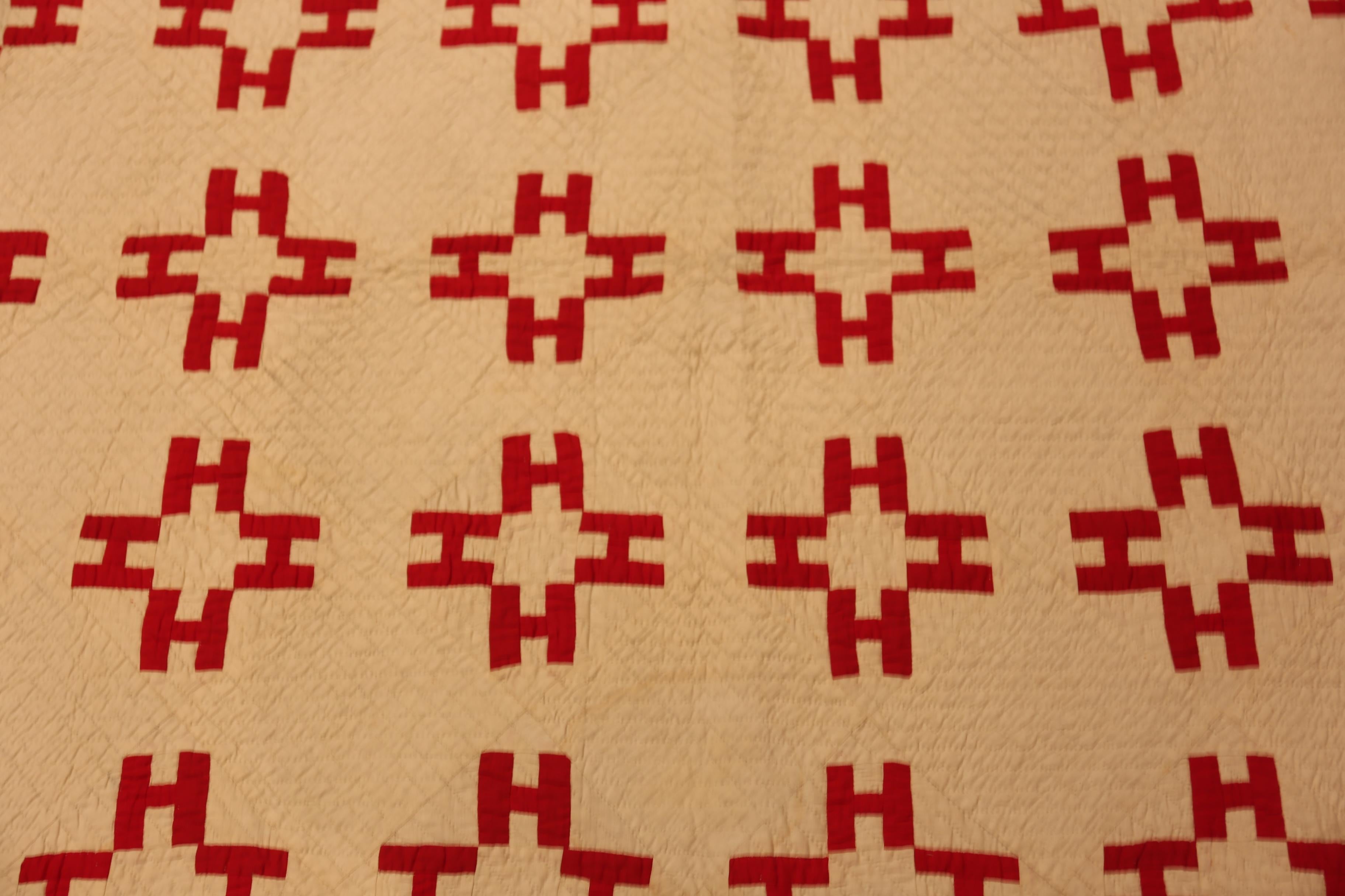 Nazmiyal Collection Geometric Antique American Quilt 5 ft 4 in x 6 ft 2 in In Good Condition For Sale In New York, NY