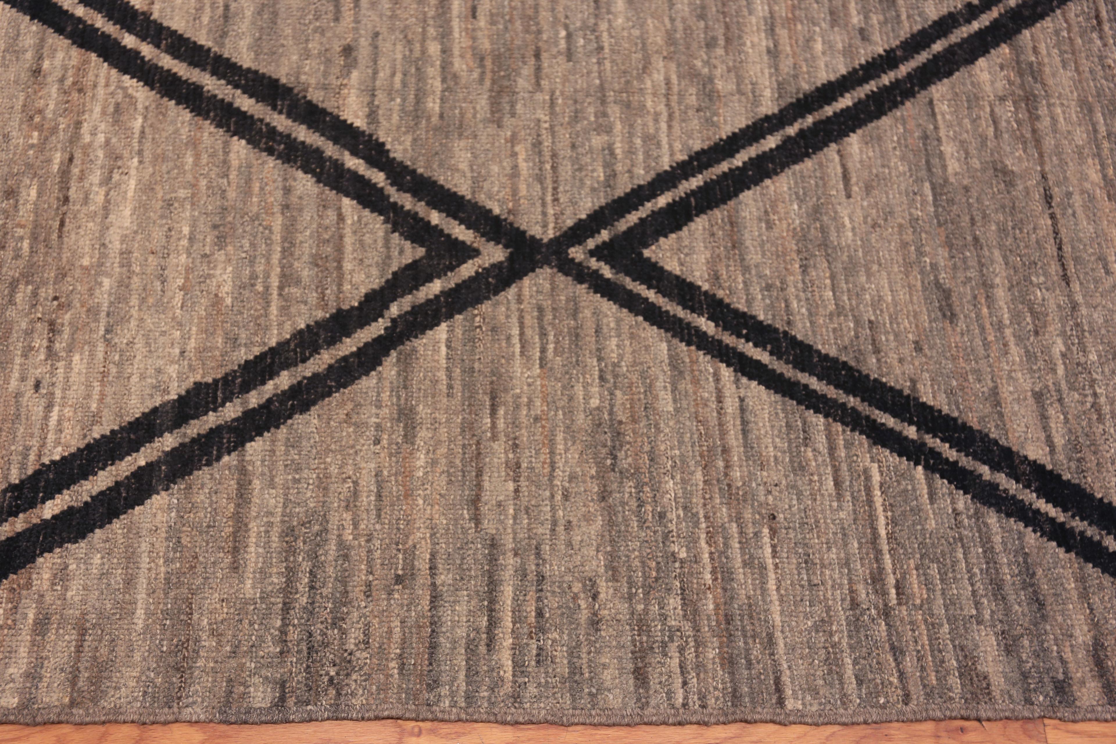 Nazmiyal Kollektion Geometrischer Chevron Design Grauer moderner Teppich 9'1