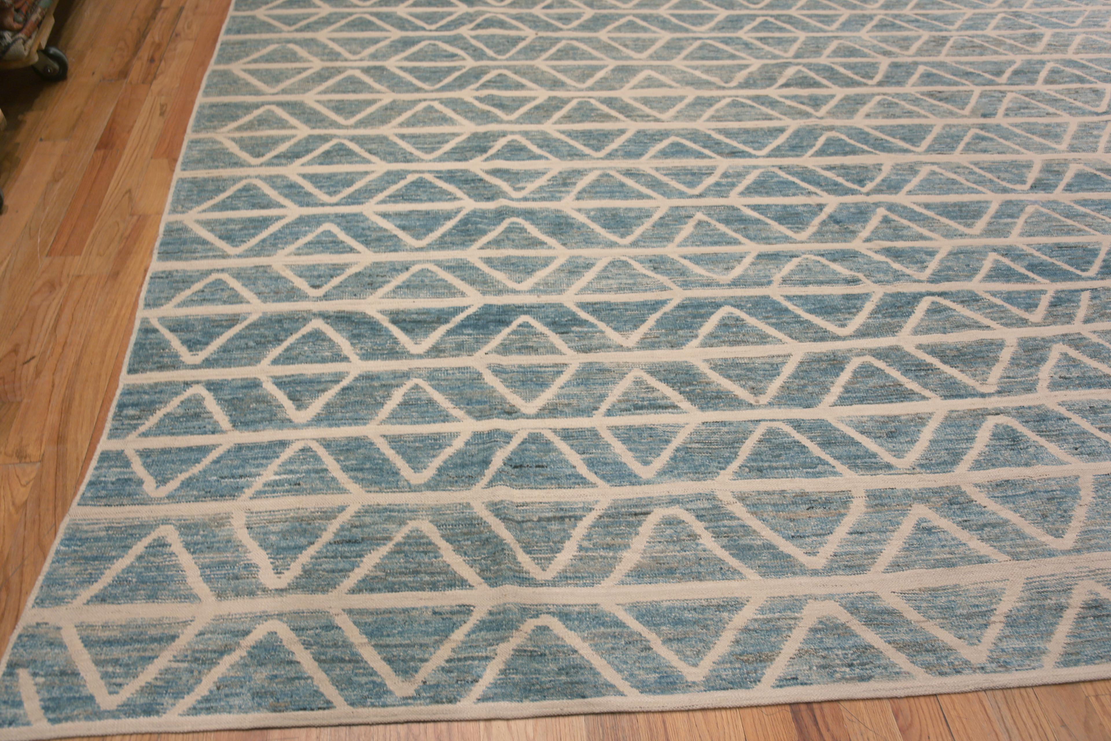 Nazmiyal Collection Geometric Design Oversized Modern Area Rug 15'5