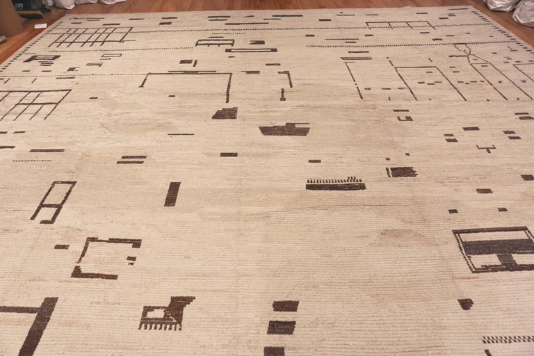 Nazmiyal Collection Geometric Modern Distressed Rug. 17 ft 2 in x 20 ft