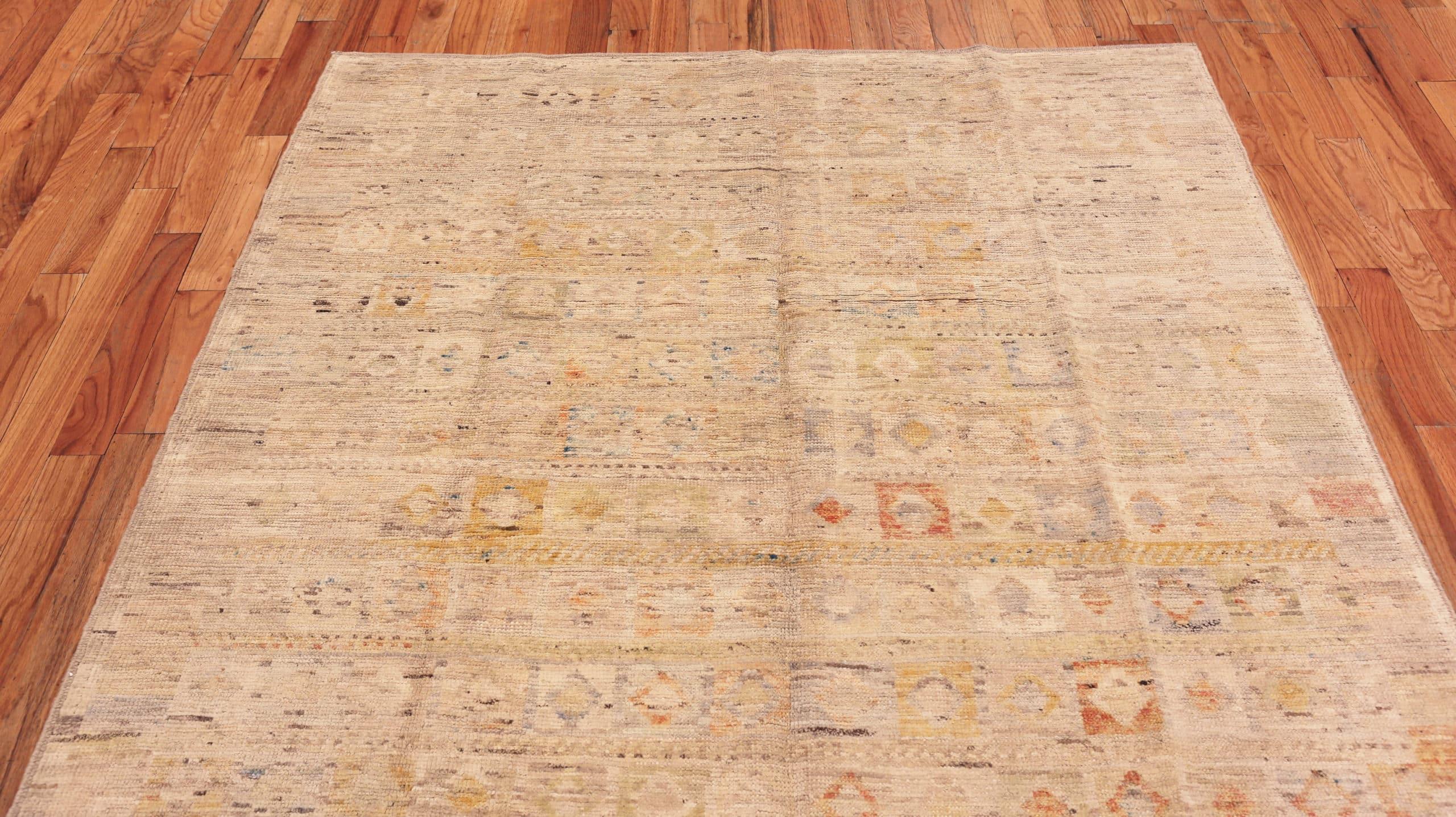 Hand-Knotted Nazmiyal Collection Geometric Modern Distressed Rug. 5 ft 9 in x 7 ft 7 in For Sale