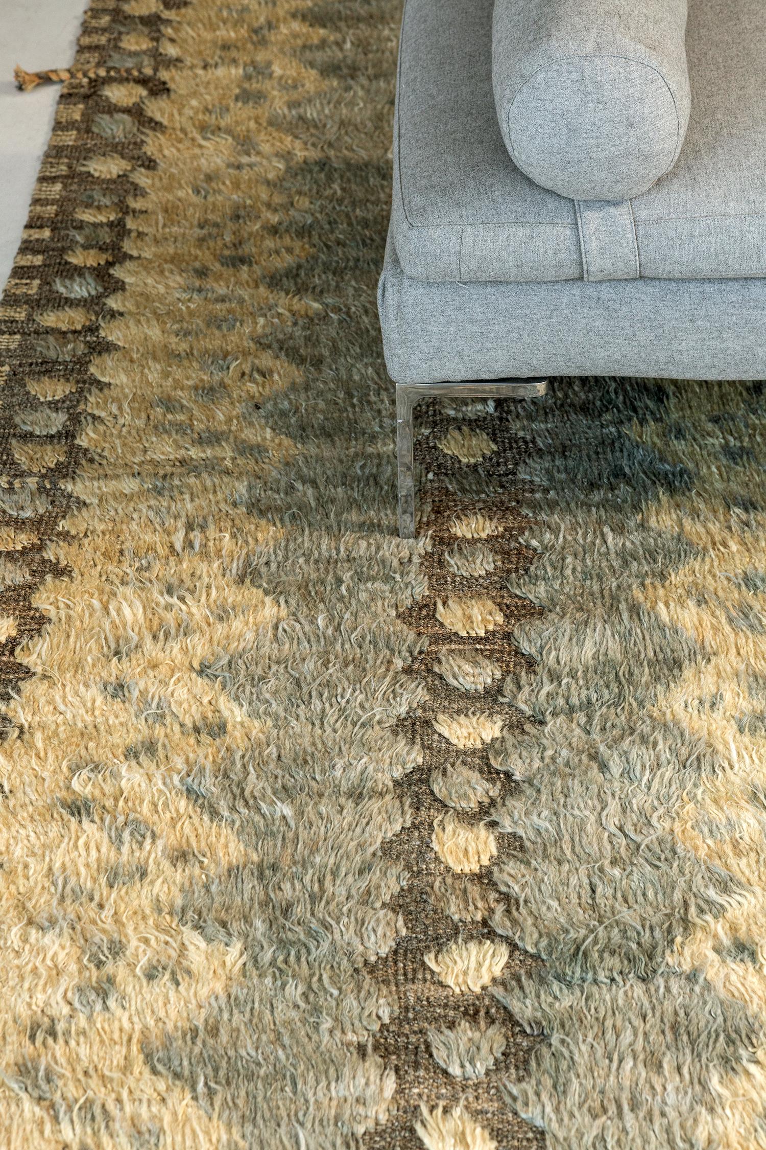 Nazmiyal Collection Elegant Geometric Textured Modern Distressed Rug, Country of Origin: Afghanistan, Circa Date: Modern – This year, designers favor colors that make us feel warm and cozy. Textiles are used to add texture to the space and create a