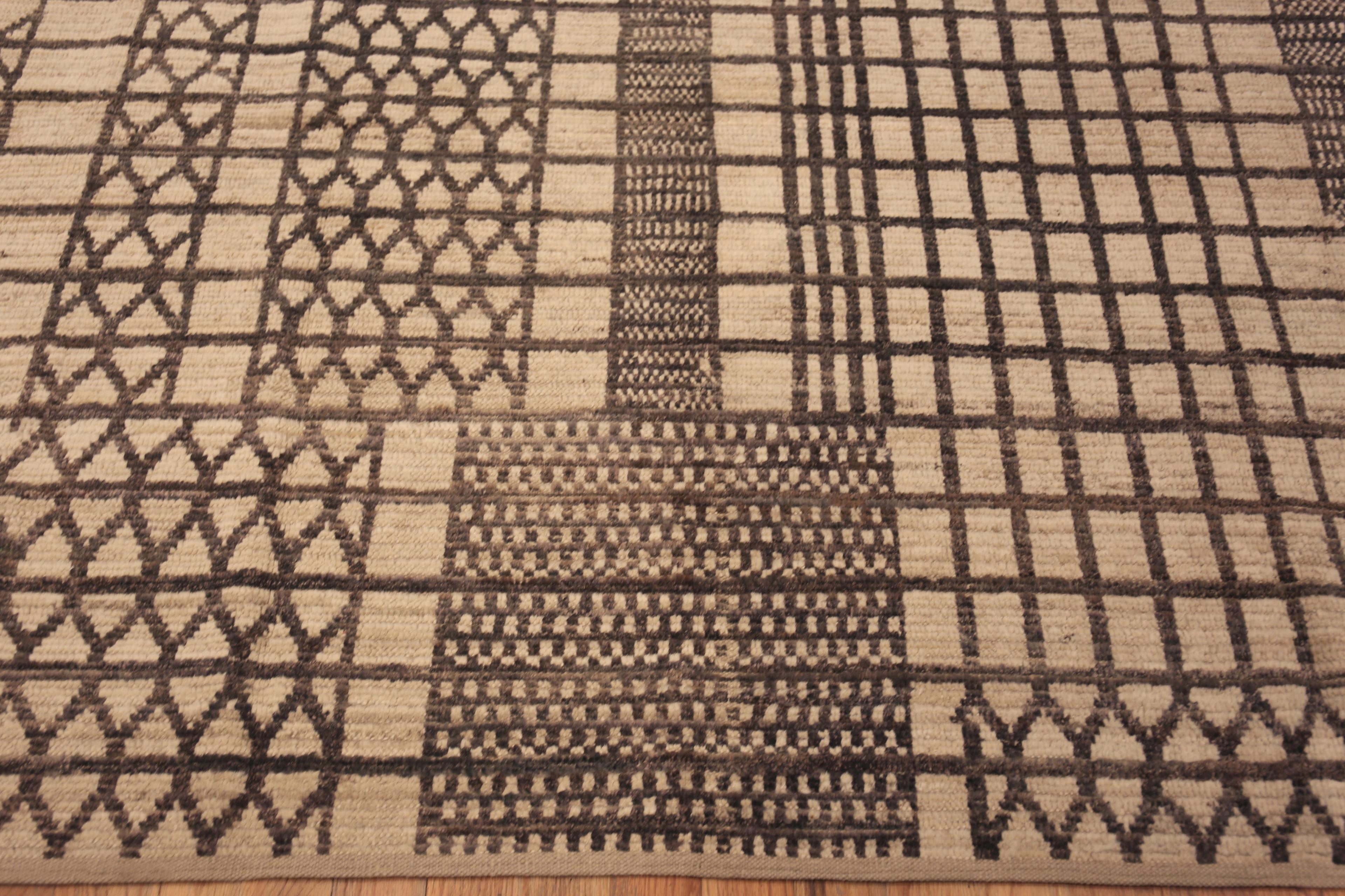 Nazmiyal Collection Geometric Modern Rug. 9 ft 5 in x 11 ft 10 in In Good Condition For Sale In New York, NY