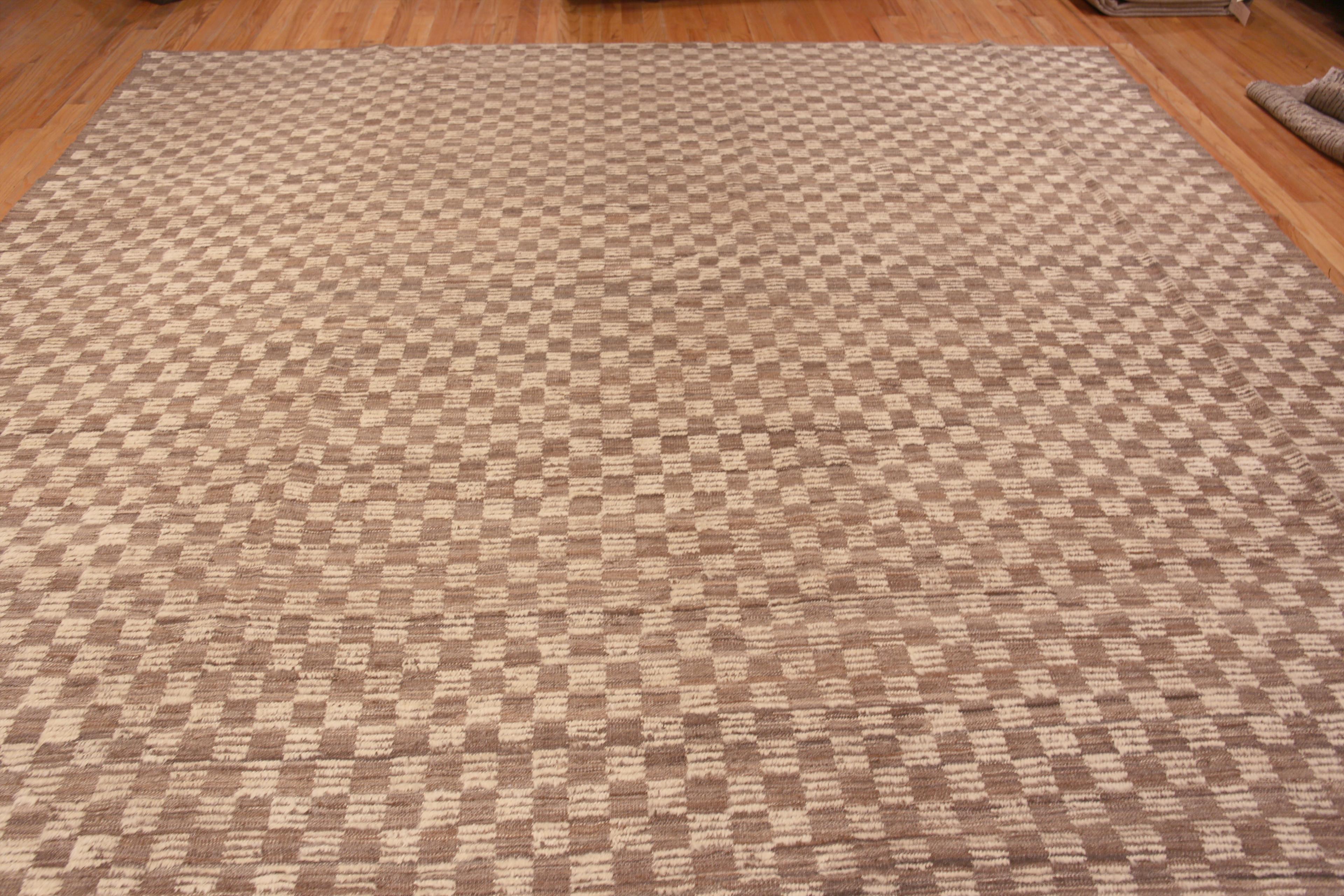 Tapis décoratif à fond ivoire couleur marron tribal marocain Beni Ourain Design Pattern Modern Area Rug, Country of Origin : Asie centrale, Circa Date : Tapis moderne 