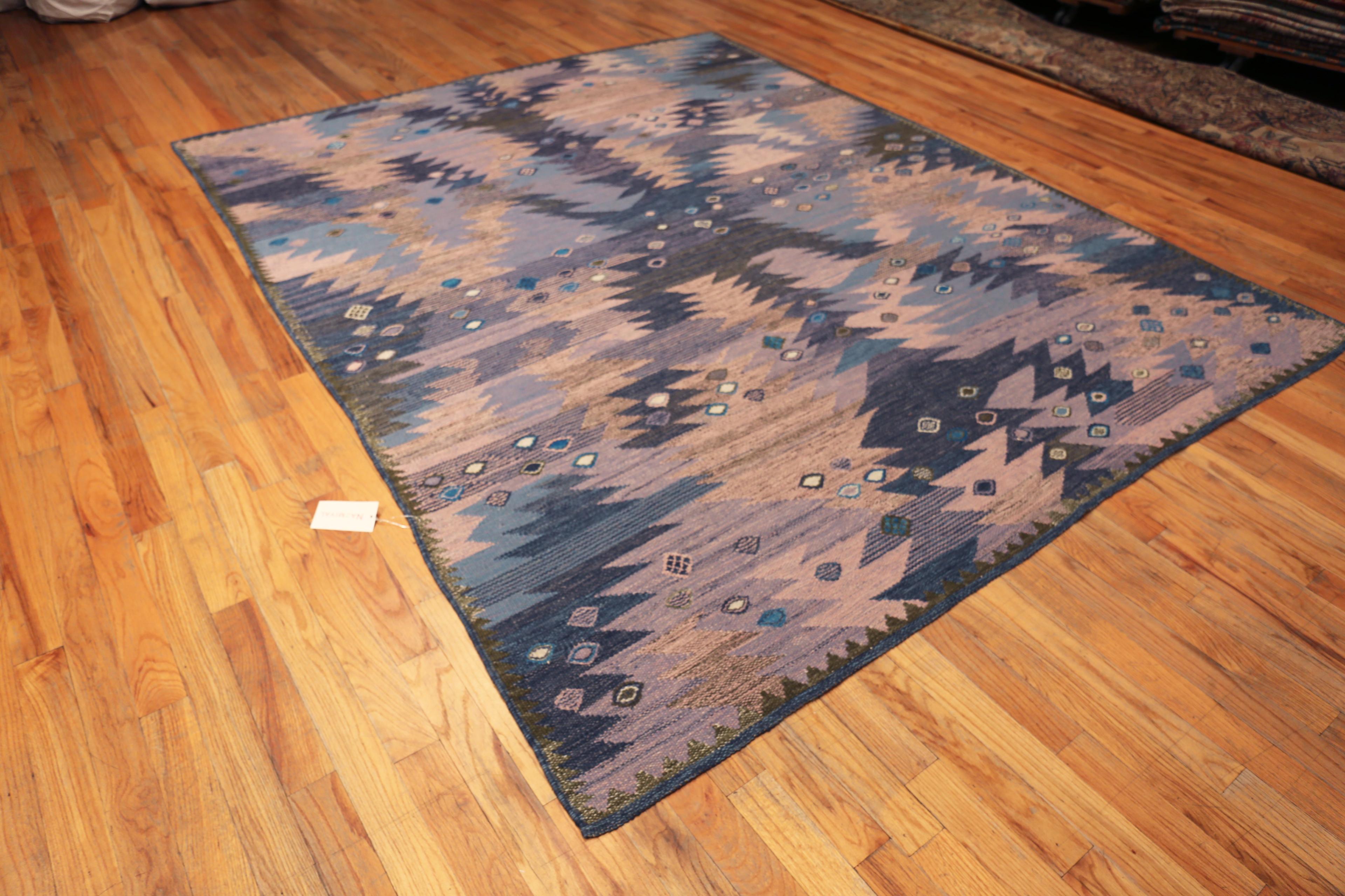 Nazmiyal Collection Tappeto Kilim moderno svedese geometrico 8 ft 5 in x 10 ft 6 in In condizioni buone in vendita a New York, NY