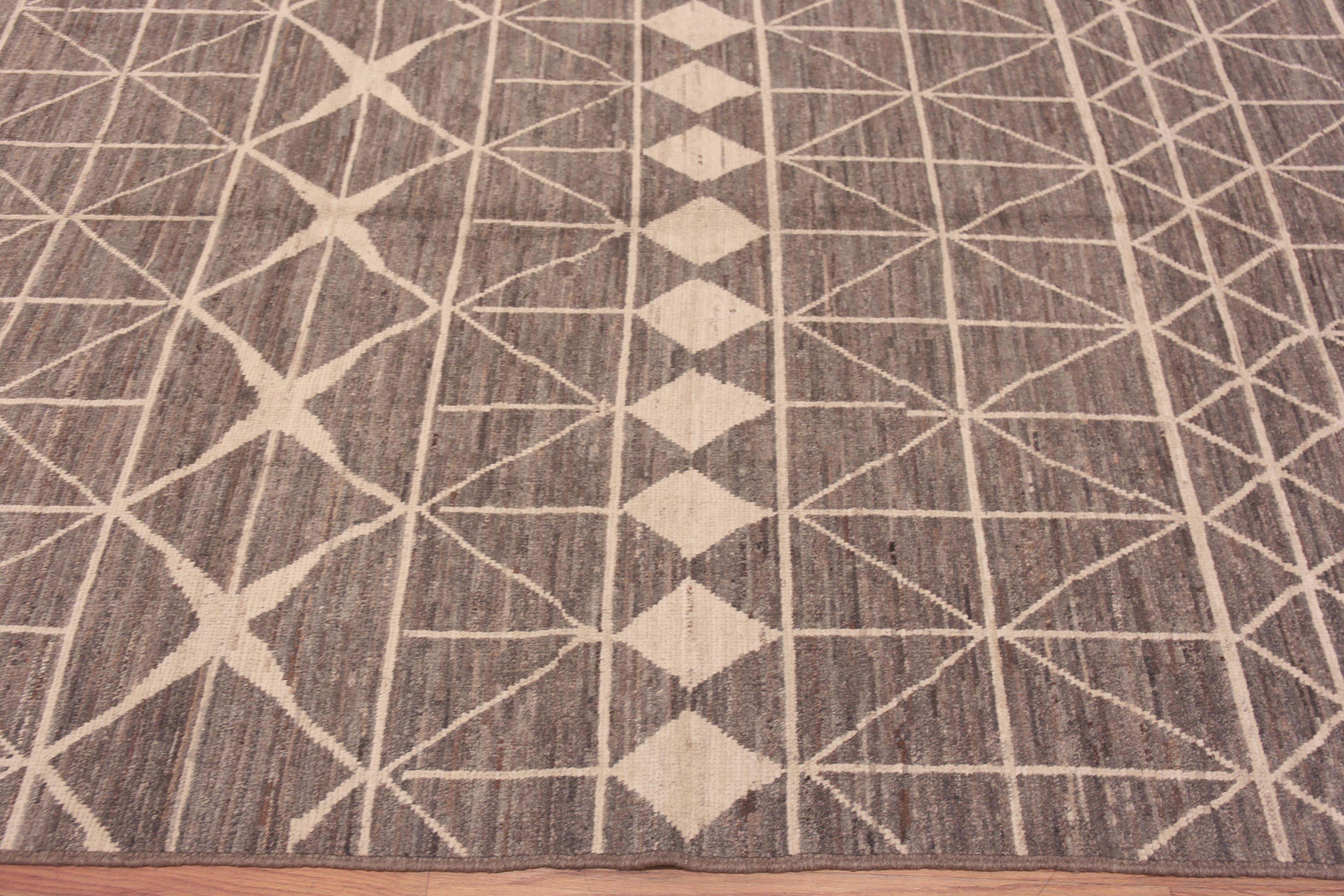 Contemporary Nazmiyal Collection Gray and Cream Color Tribal Design Modern Rug 9'10