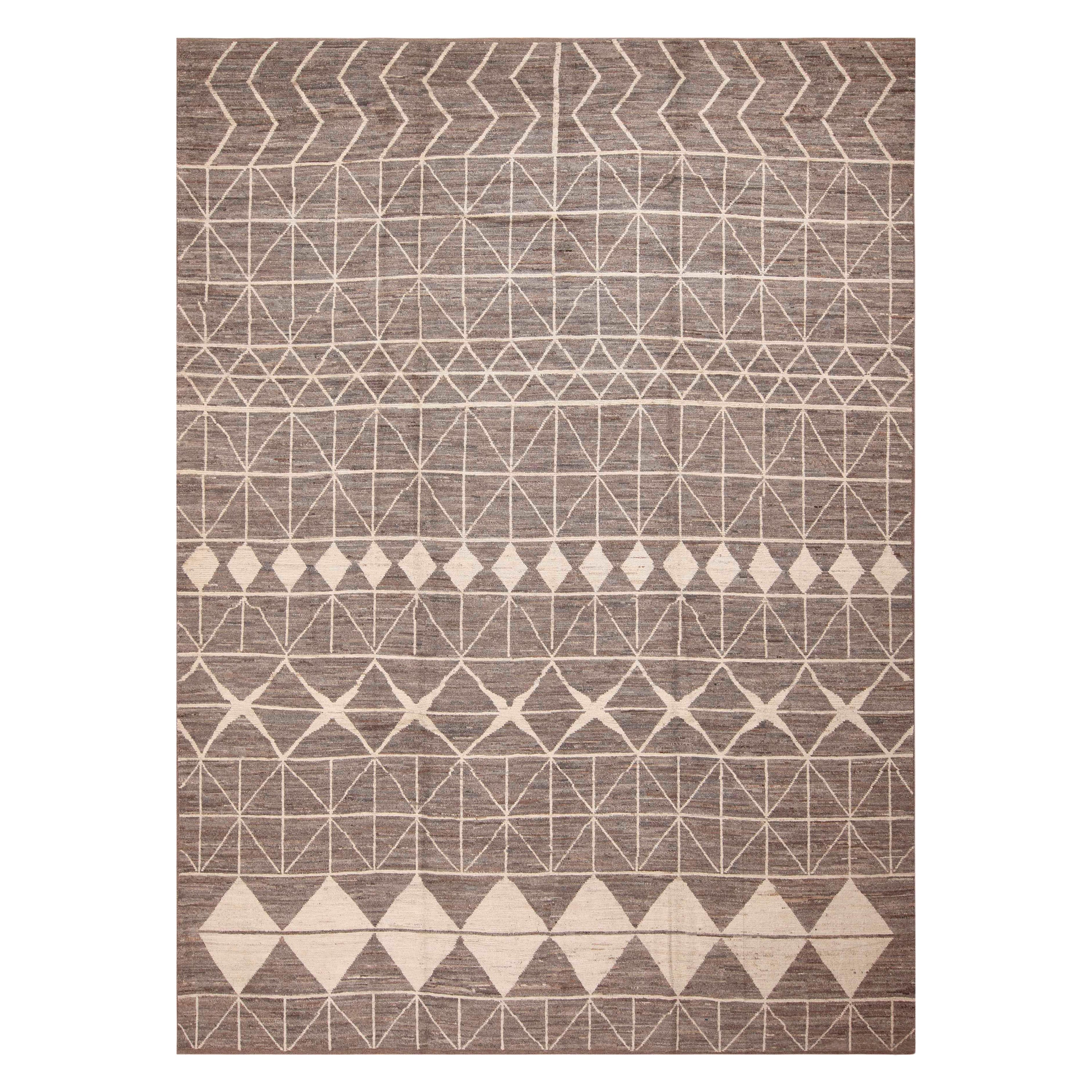 Nazmiyal Kollektion Grauer und cremefarbener moderner Teppich im Stammesdesign 9'10" x 13'2"
