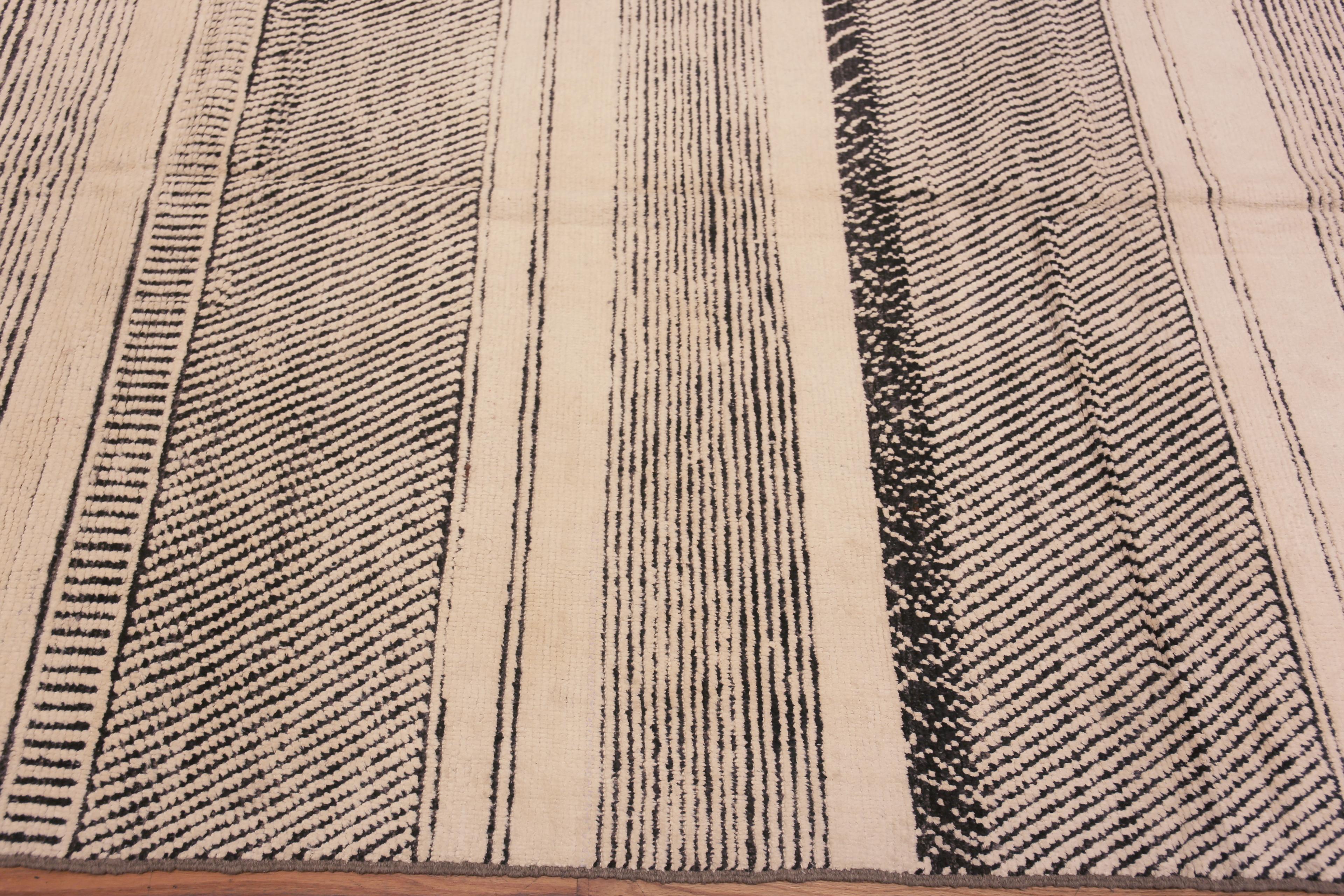 Nazmiyal Collection Handmade Wool Pile Abstract Modern Area Rug 9'4
