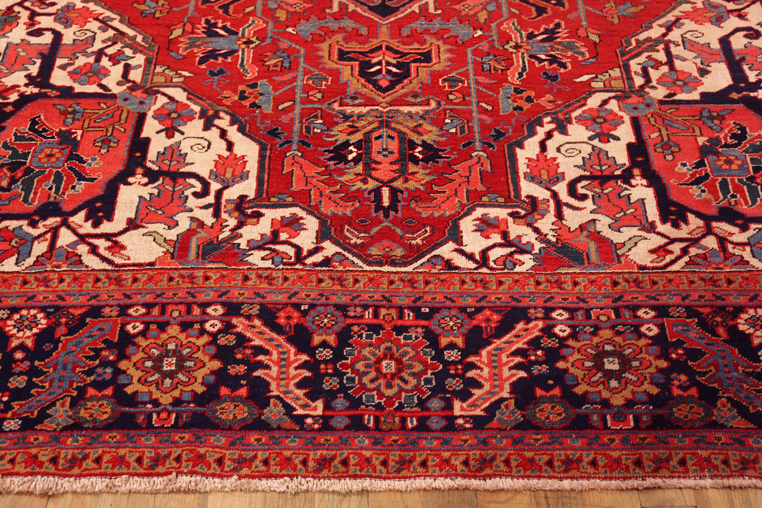 Heriz Serapi Tappeto persiano antico Nazmiyal Collection Heriz 9 ft 8 in x 13 ft in vendita