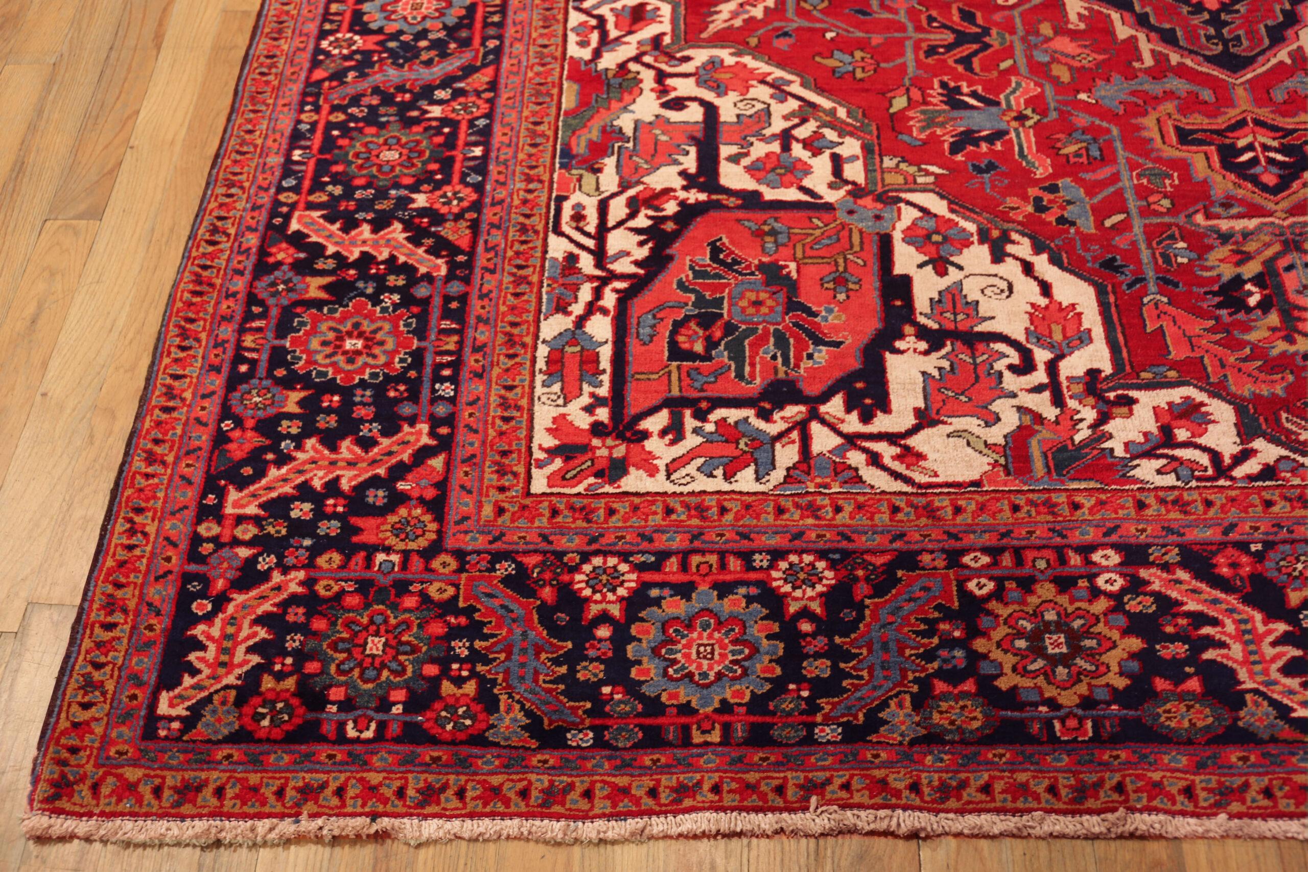 Annodato a mano Tappeto persiano antico Nazmiyal Collection Heriz 9 ft 8 in x 13 ft in vendita