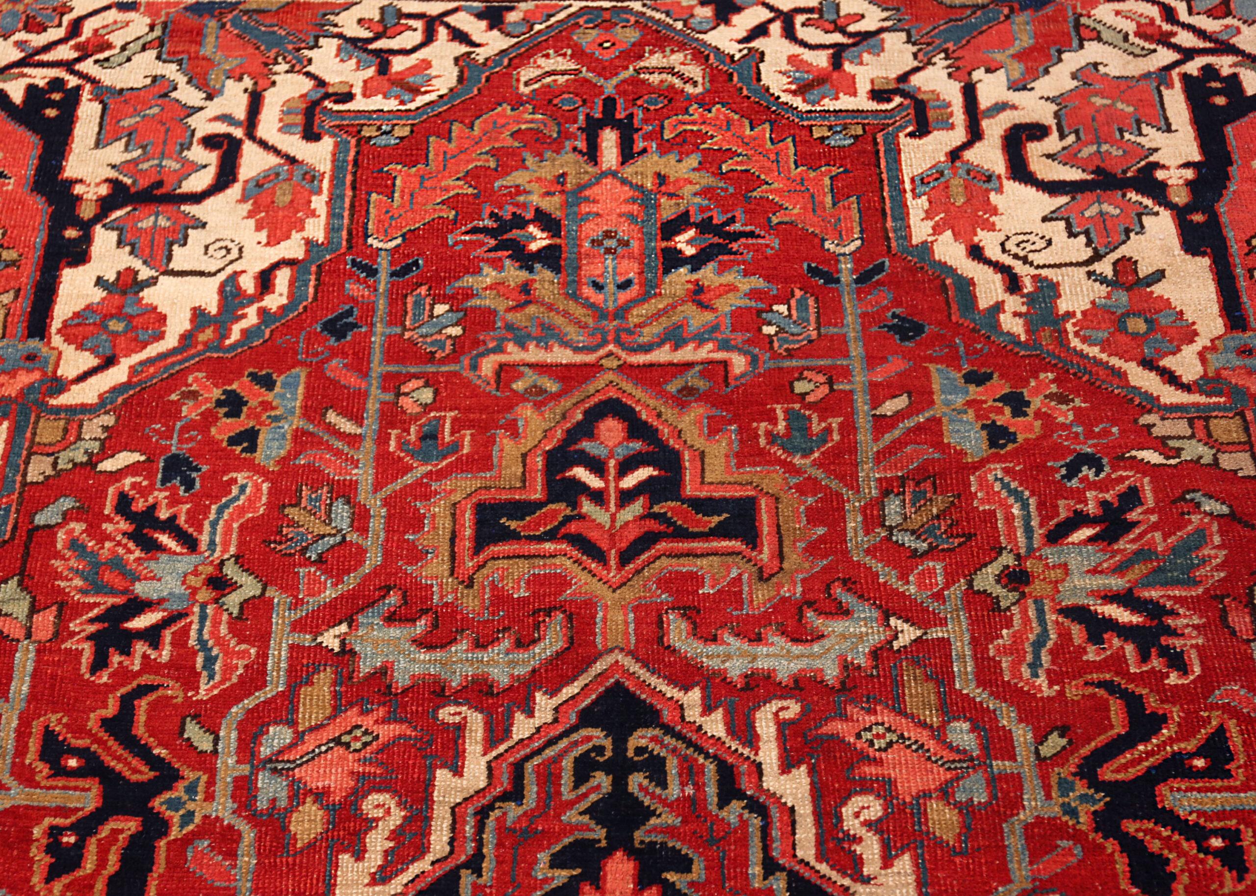 Tappeto persiano antico Nazmiyal Collection Heriz 9 ft 8 in x 13 ft In condizioni buone in vendita a New York, NY