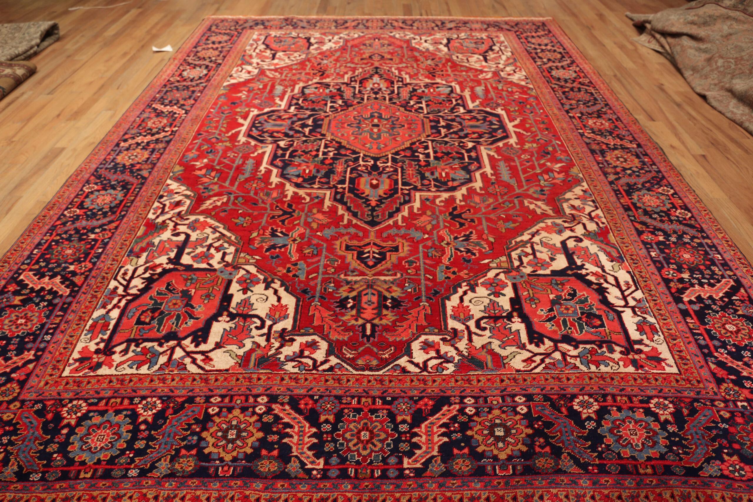 XX secolo Tappeto persiano antico Nazmiyal Collection Heriz 9 ft 8 in x 13 ft in vendita