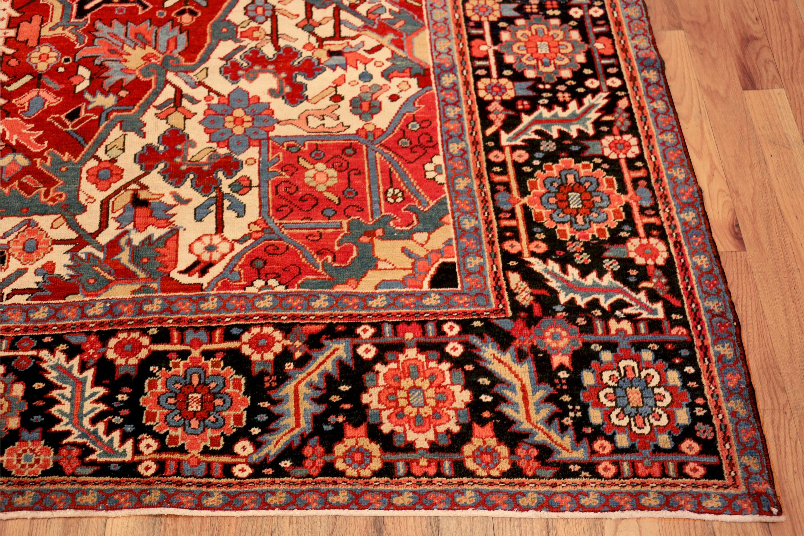 Nazmiyal Collection Heriz Rug Persian Weaving 10 ft 4 in x 13 ft 4 in In Good Condition For Sale In New York, NY