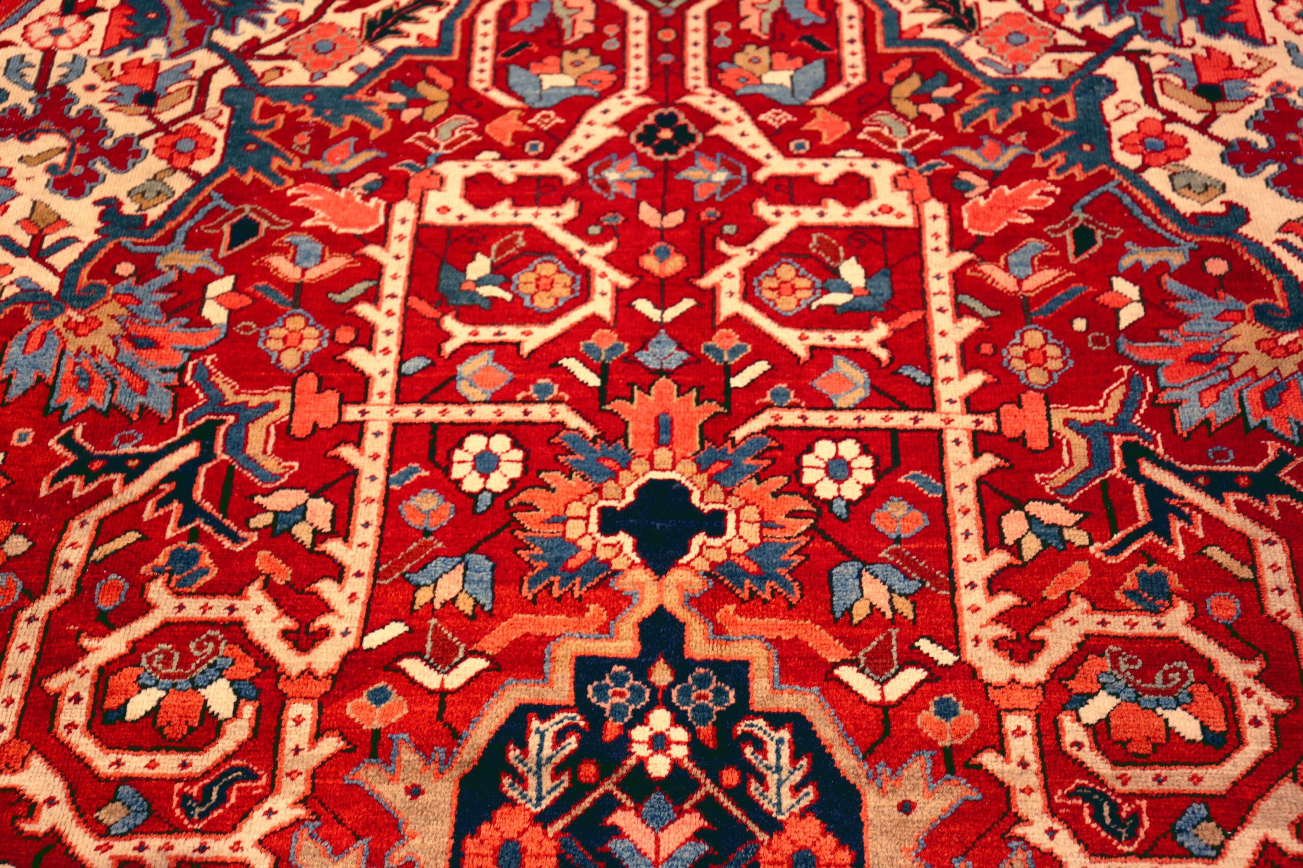20th Century Nazmiyal Collection Heriz Rug Persian Weaving 10 ft 4 in x 13 ft 4 in For Sale