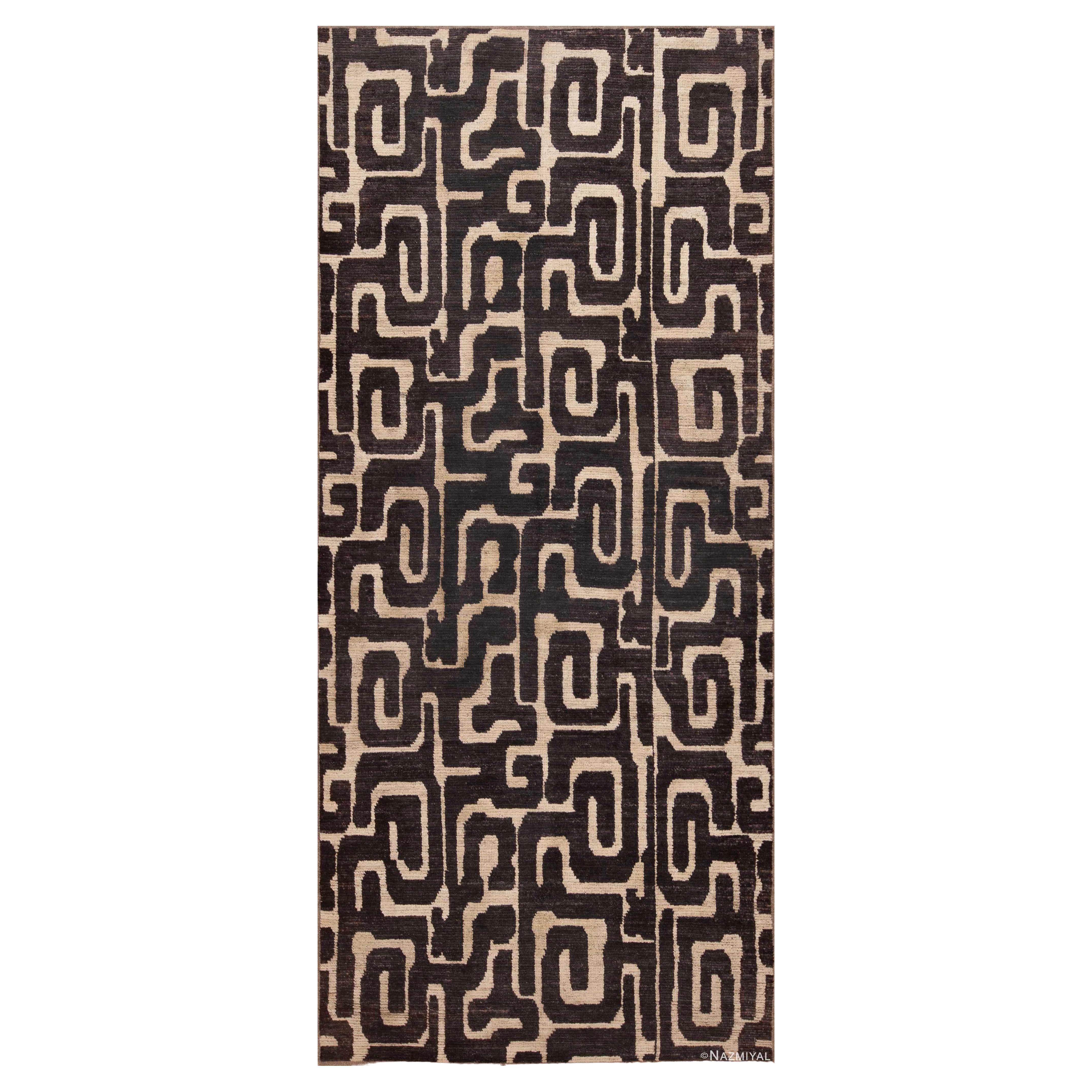 Nazmiyal Collection Hollywood Regency Style Gallery Size Modern Rug 4'2" x 9'5" For Sale