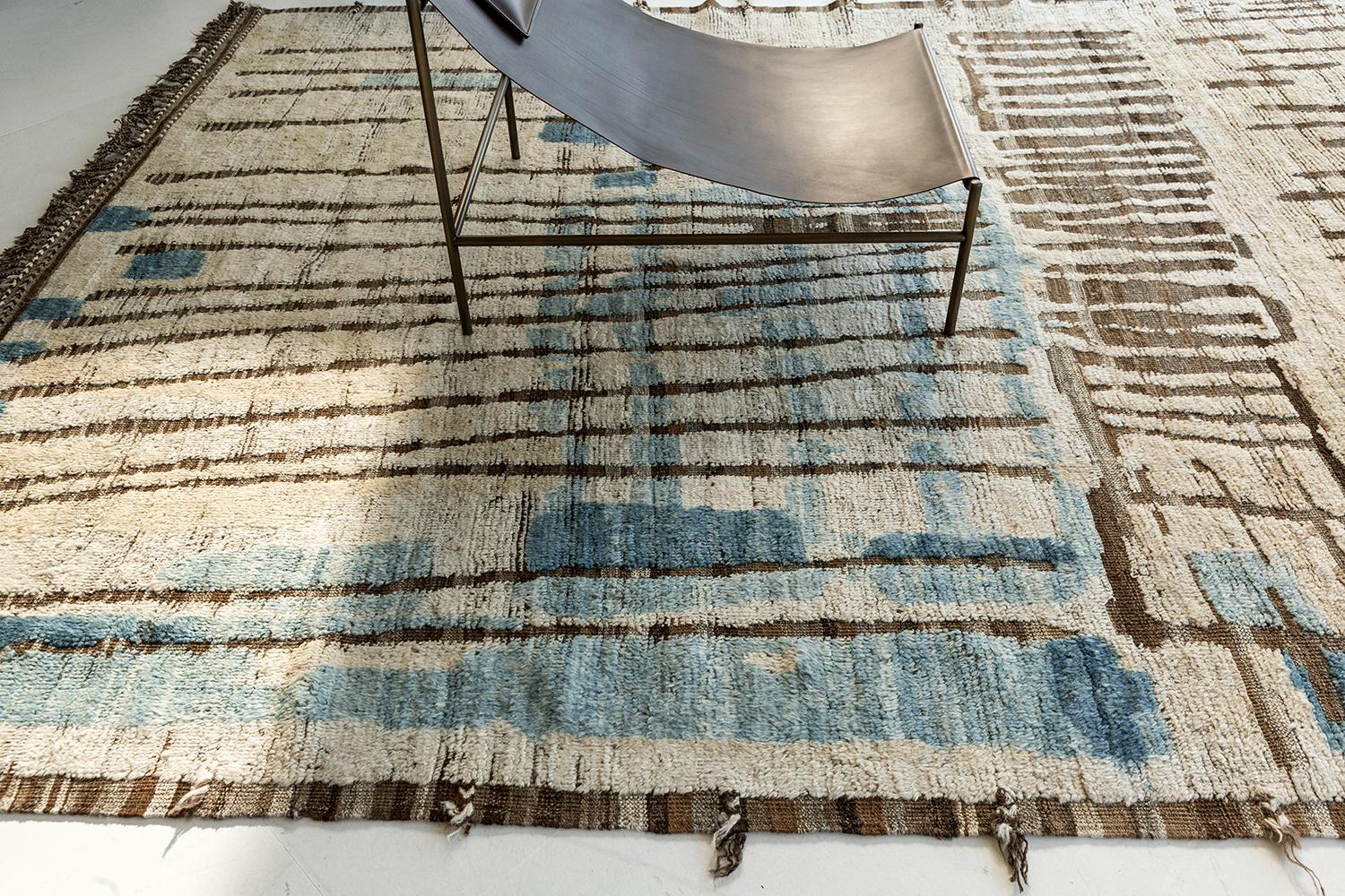 Fine Ivory Blue Modern Distressed Rug, Country of Origin: Afghanistan, Circa Date: Modern. 8 ft 9 in x 12 ft (2.67 m x 3.66 m)