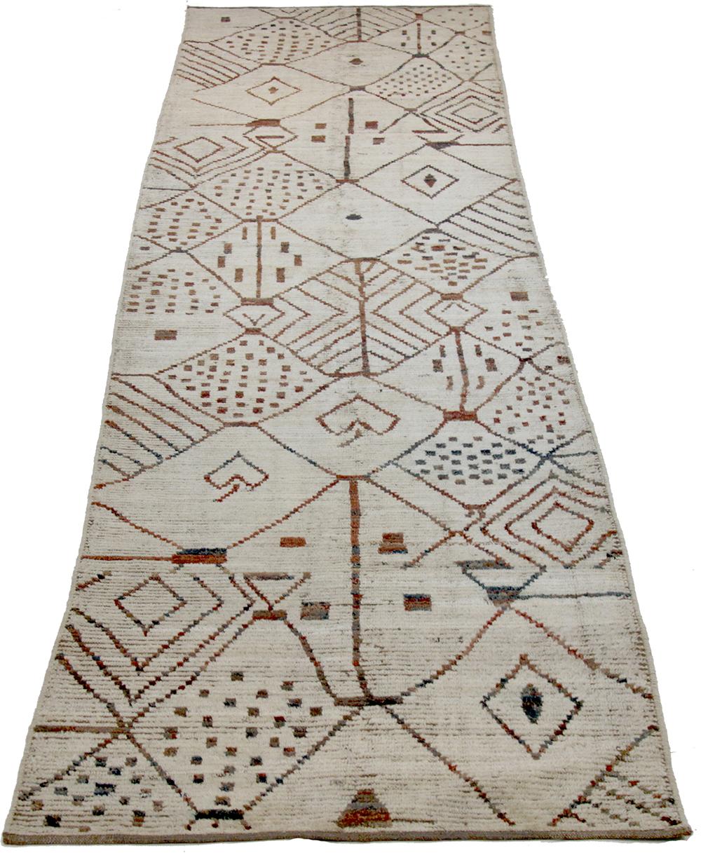 Nazmiyal Collection Ivory Modern Moroccan Style Runner Rug 3 ft 9 in x 16 ft In New Condition In New York, NY