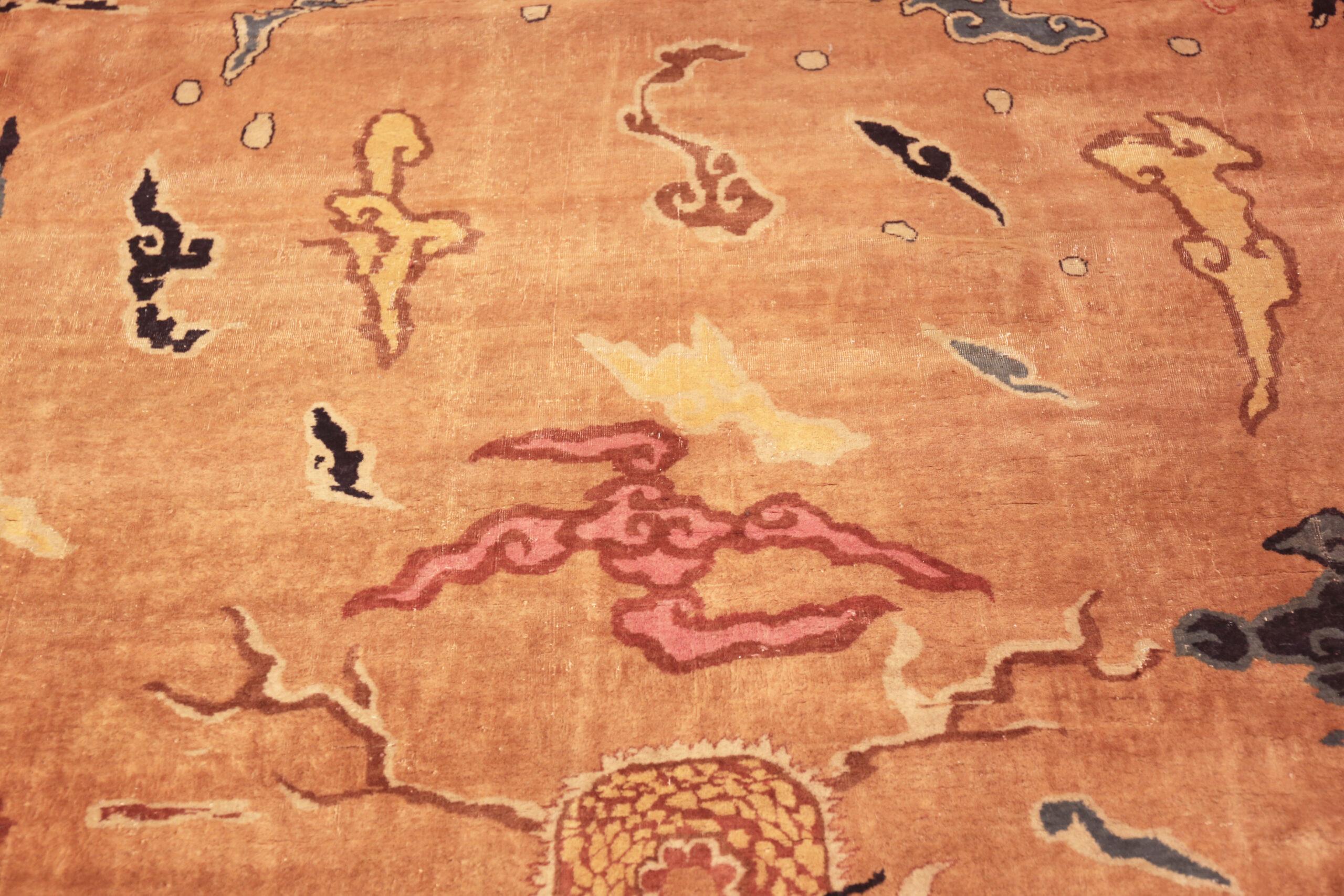 Esportazione cinese Nazmiyal Collection Tappeto cinese antico grande 14 ft x 15 ft 5 in in vendita