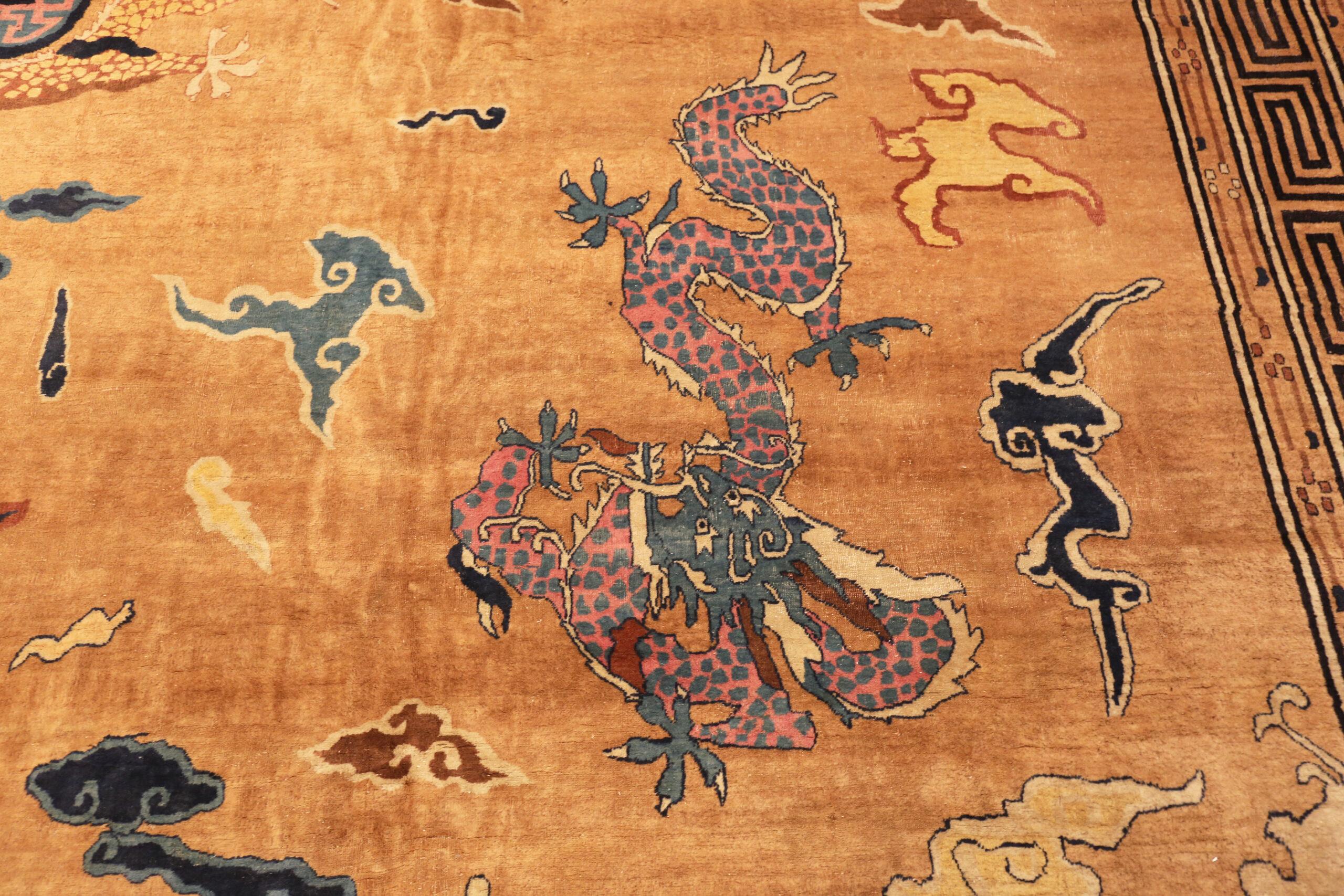 Nazmiyal Collection Tappeto cinese antico grande 14 ft x 15 ft 5 in In condizioni buone in vendita a New York, NY