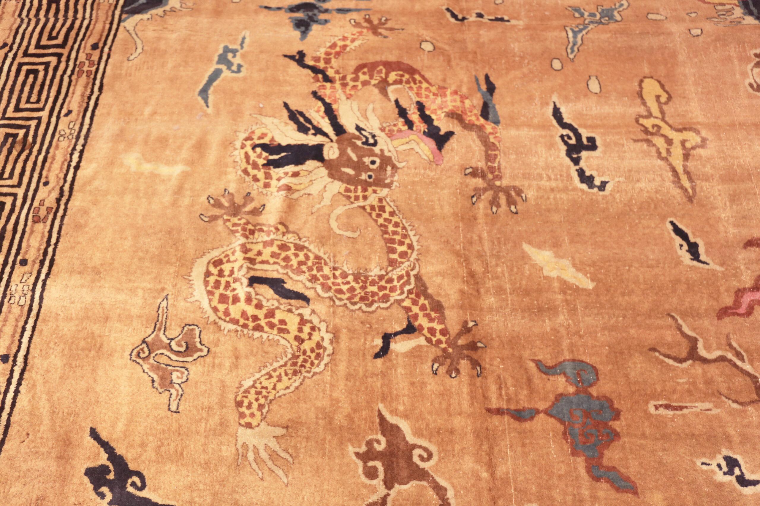 XX secolo Nazmiyal Collection Tappeto cinese antico grande 14 ft x 15 ft 5 in in vendita