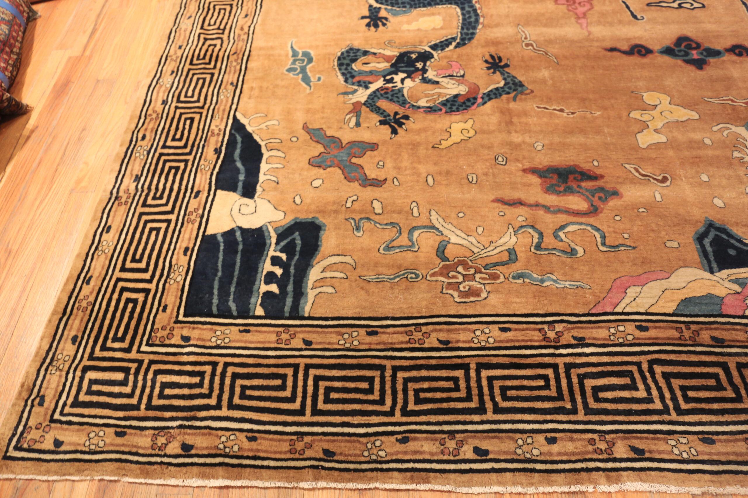 Lana Nazmiyal Collection Tappeto cinese antico grande 14 ft x 15 ft 5 in in vendita