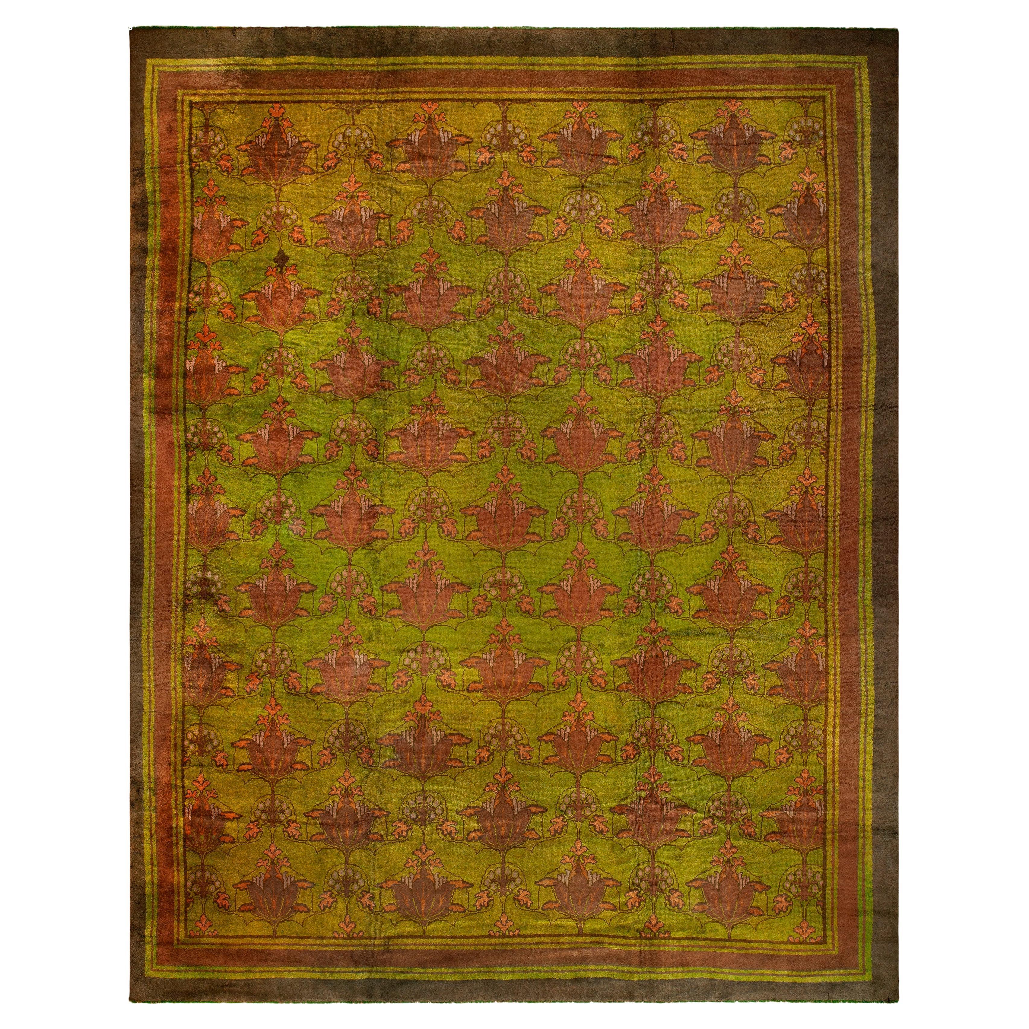 Collection Nazmiyal Collection Large Antique Irish Donegal Rug 13 ft 6 in x 17 ft 3 in en vente