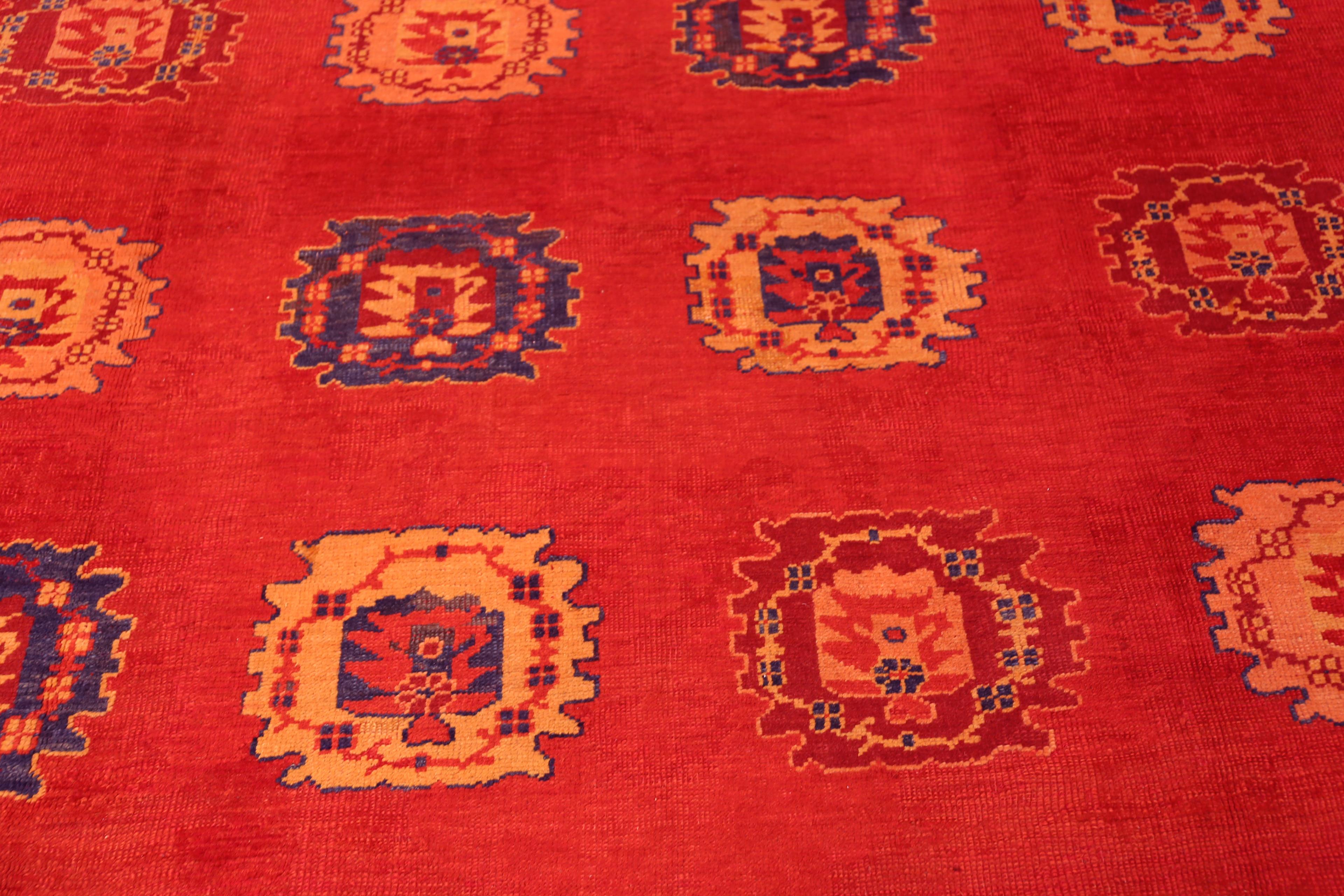 Nazmiyal Collection Large Antique Oushak Rug 10 ft 1 in x 15 ft 6 in (20. Jahrhundert) im Angebot