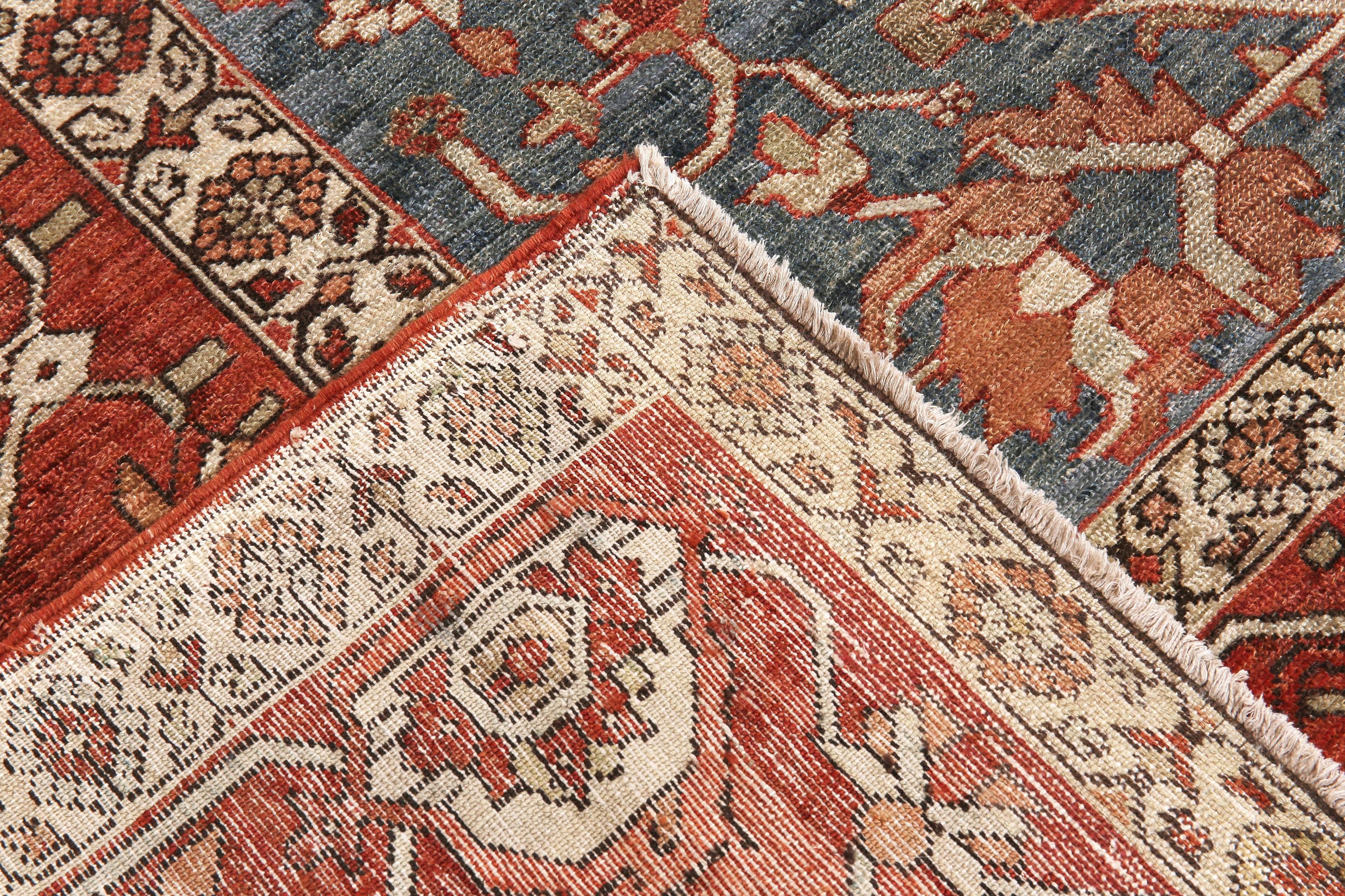 Nazmiyal Collection Großer antiker persischer Karajeh Heriz Serapi Teppich im Angebot 1