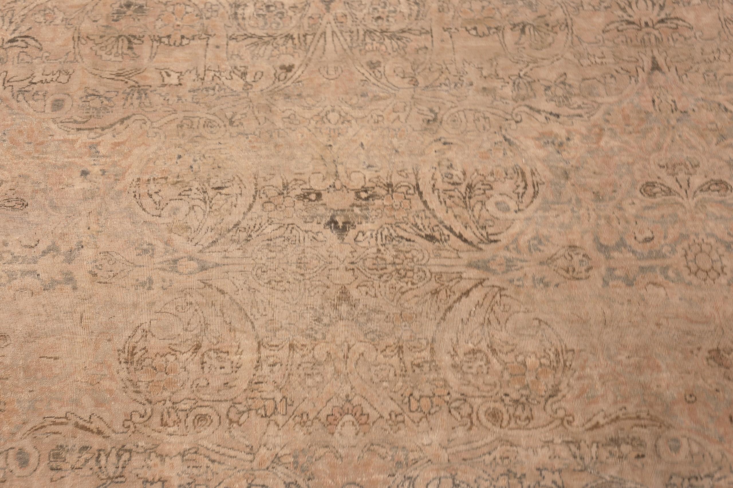 Nazmiyal Collection große antike persische Kerman Teppich 14 ft x 17 ft 6 in (Kirman) im Angebot