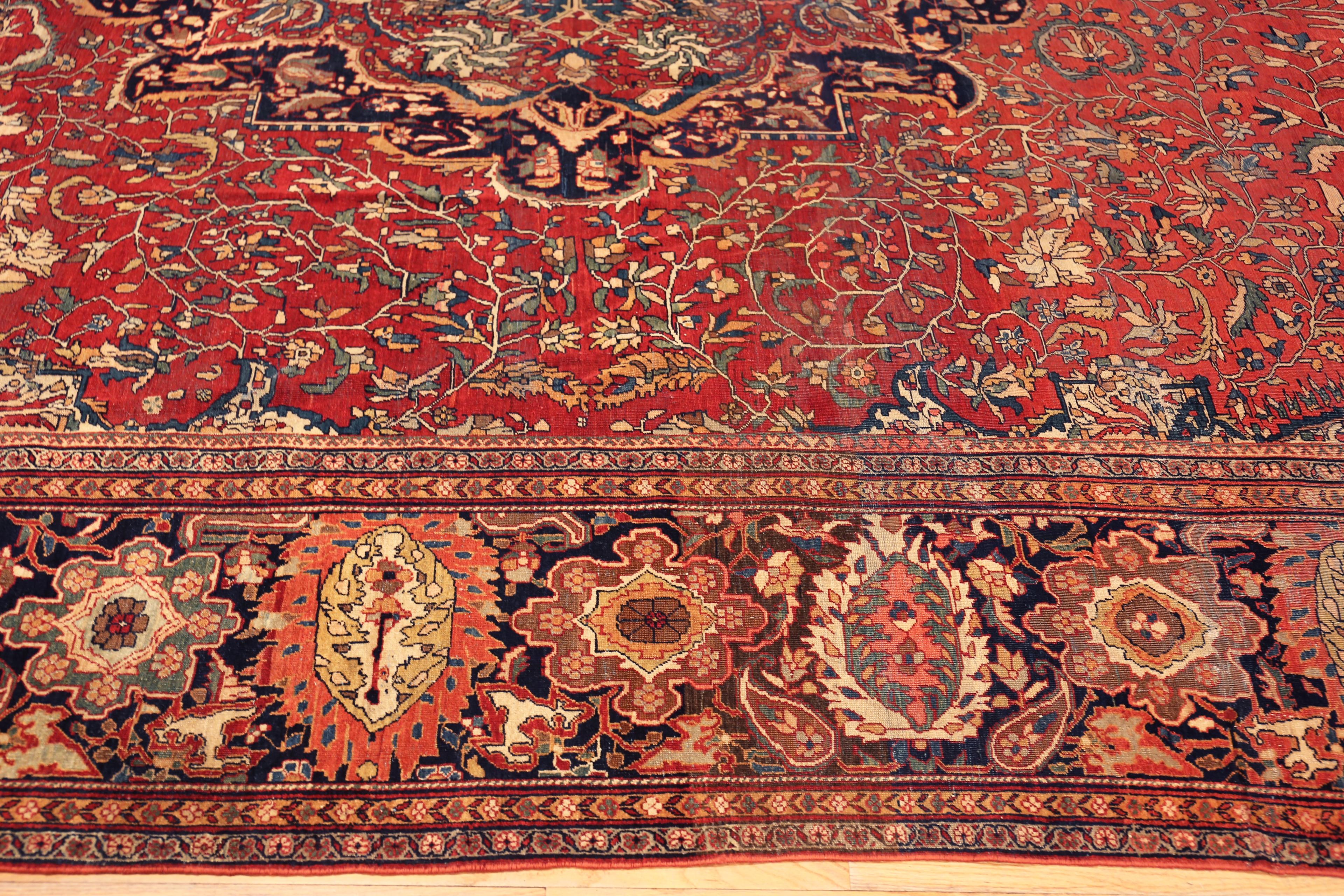 Nazmiyal Collection große antike persische Sarouk Teppich 13 ft 9 in x 19 ft 10 in (20. Jahrhundert) im Angebot