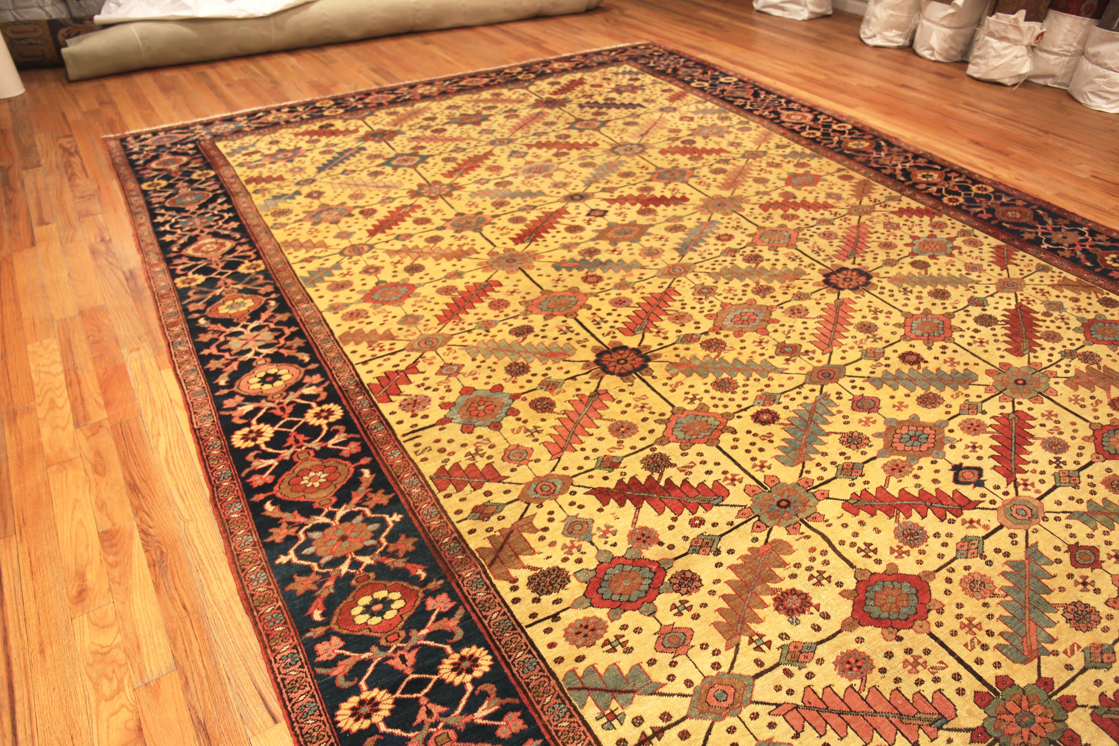 Hand-Knotted Large Antique Persian Serapi Rug. 11 ft 4 in x 19 ft 3 in  For Sale
