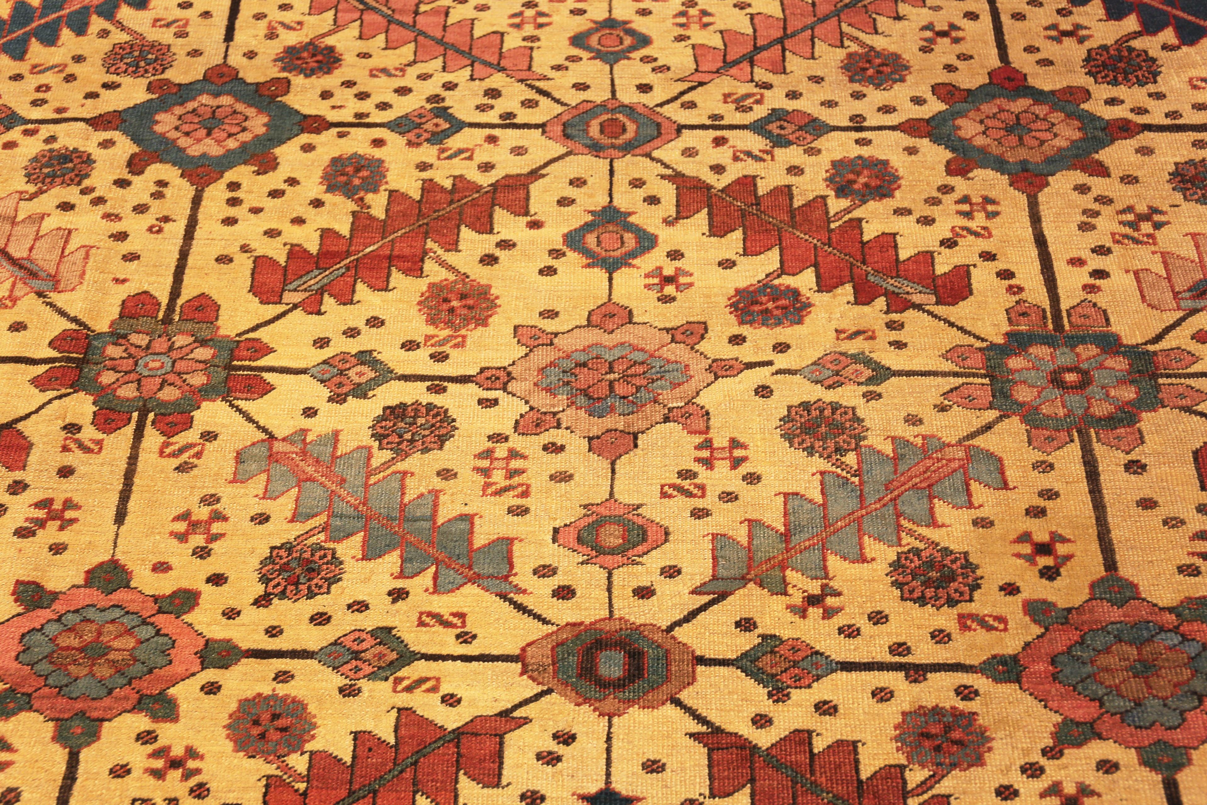 Großer antiker persischer Serapi-Teppich. 11 ft 4 in x 19 ft 3 in  (20. Jahrhundert) im Angebot