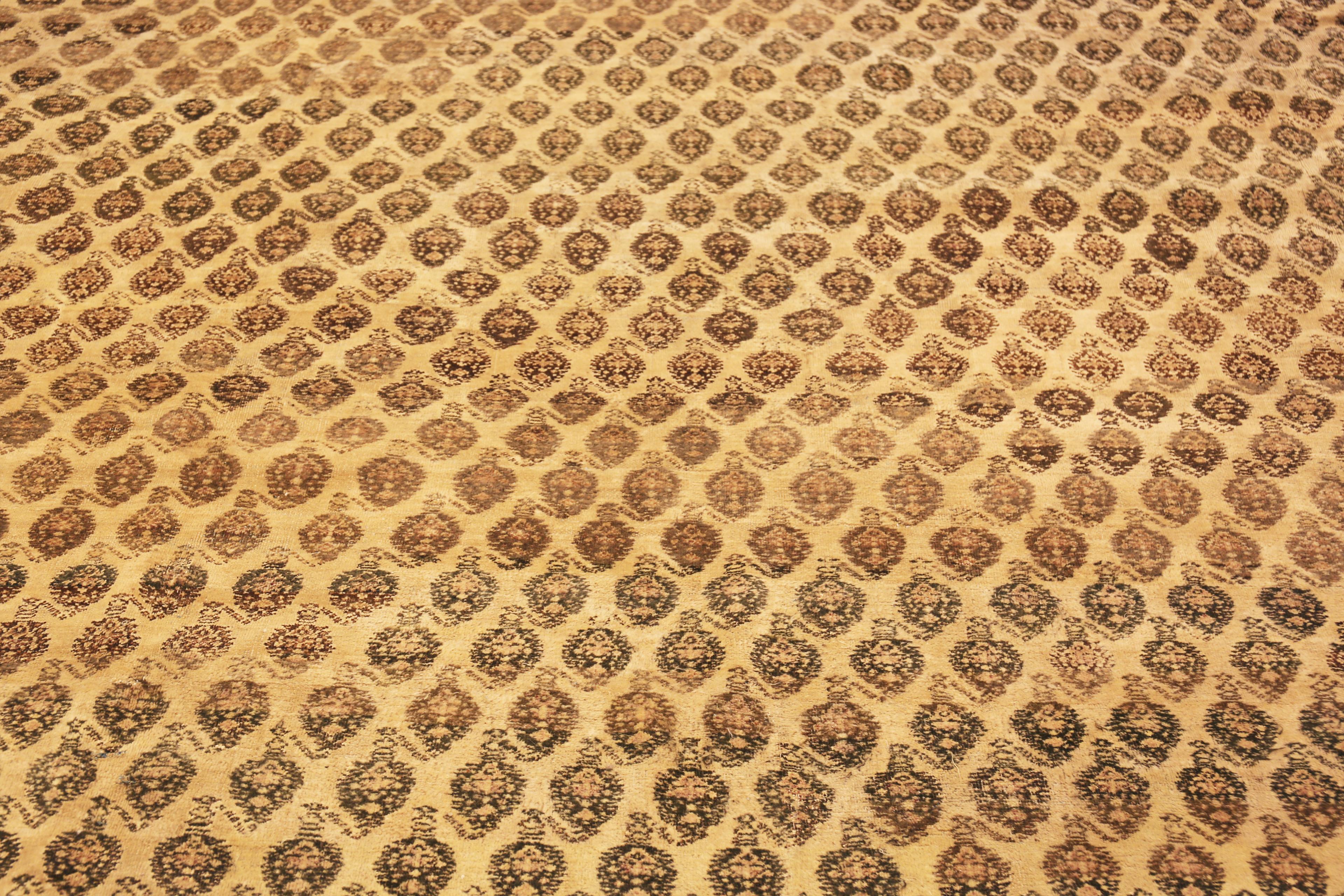 Nazmiyal Collection große antike indische Agra Stammes-Teppich 14 ft 5 in x 19 ft 2 in im Zustand „Gut“ im Angebot in New York, NY