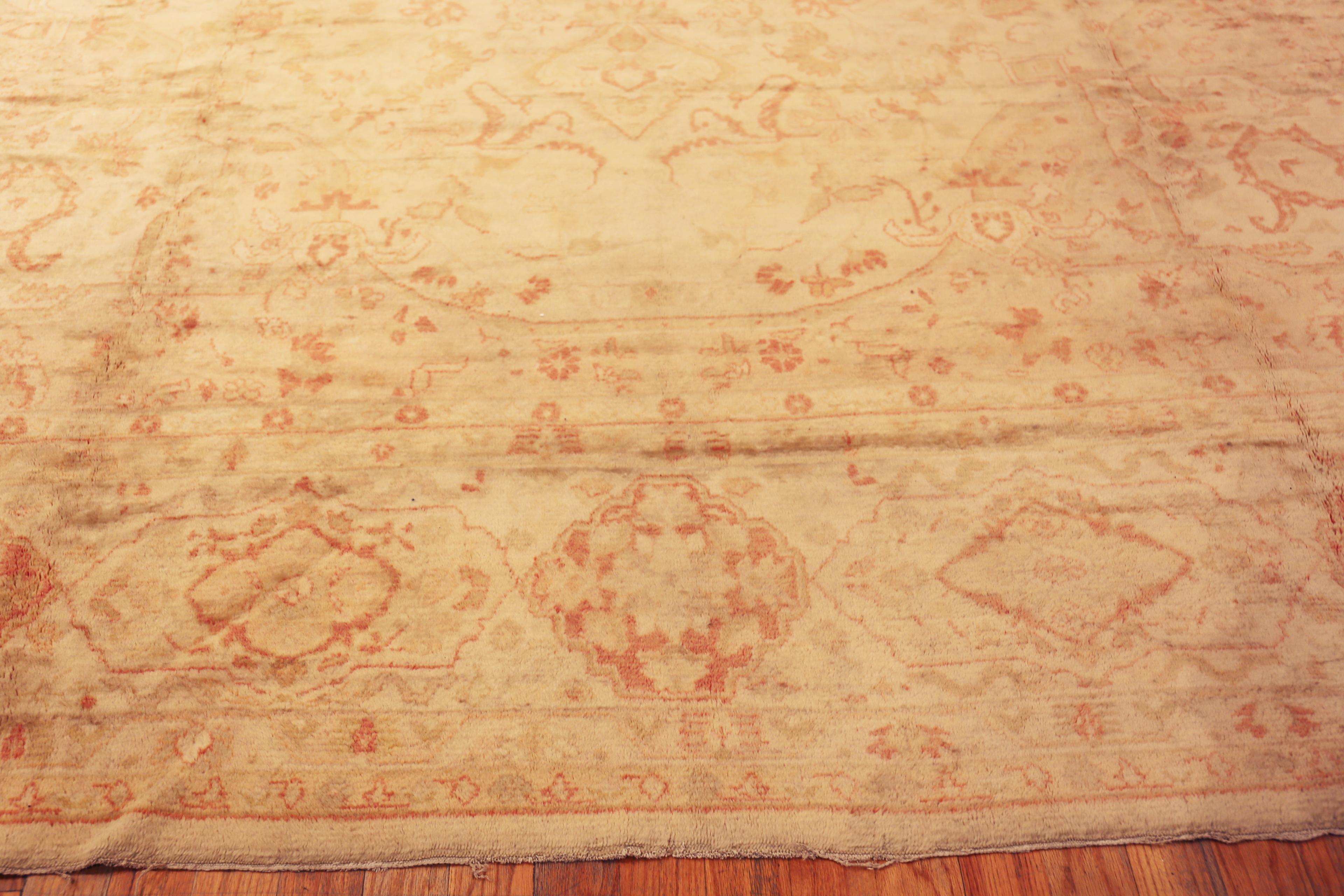 Collection Nazmiyal Collection Large Antique Turkish Oushak Rug 14 ft 4 in x 19 ft en vente 4