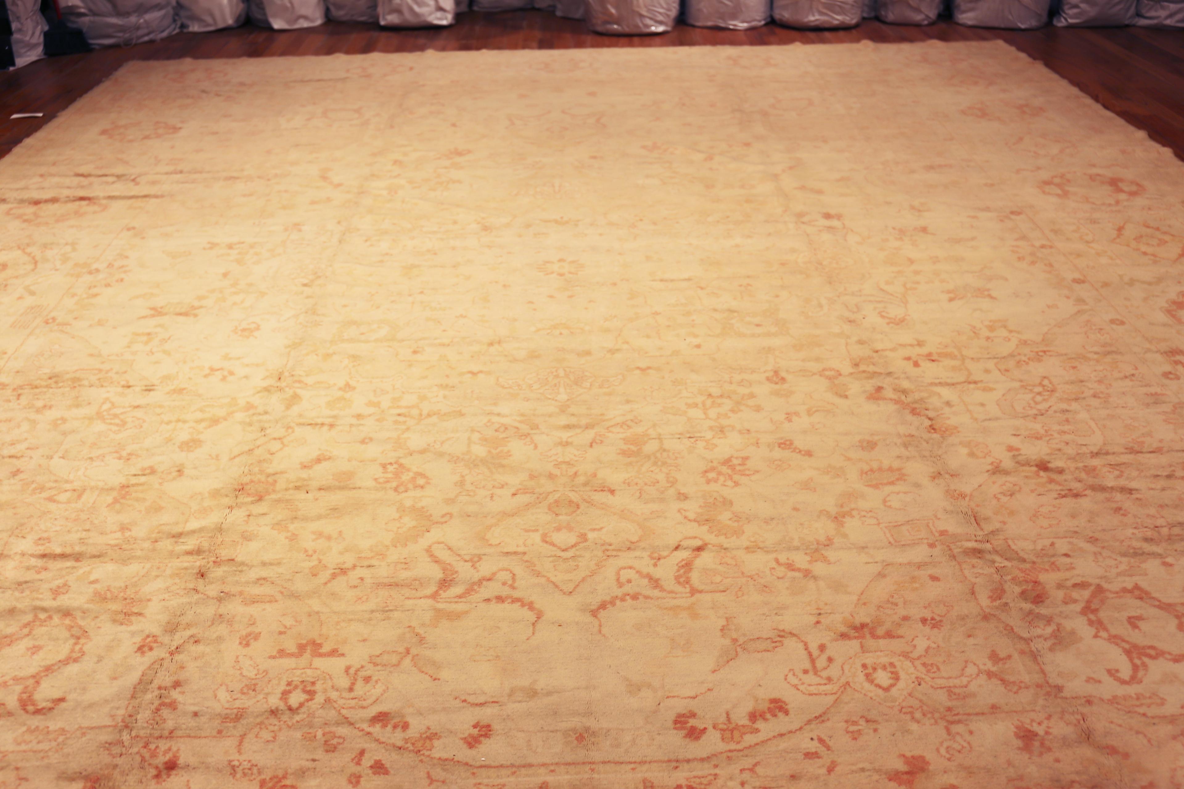 Turc Collection Nazmiyal Collection Large Antique Turkish Oushak Rug 14 ft 4 in x 19 ft en vente