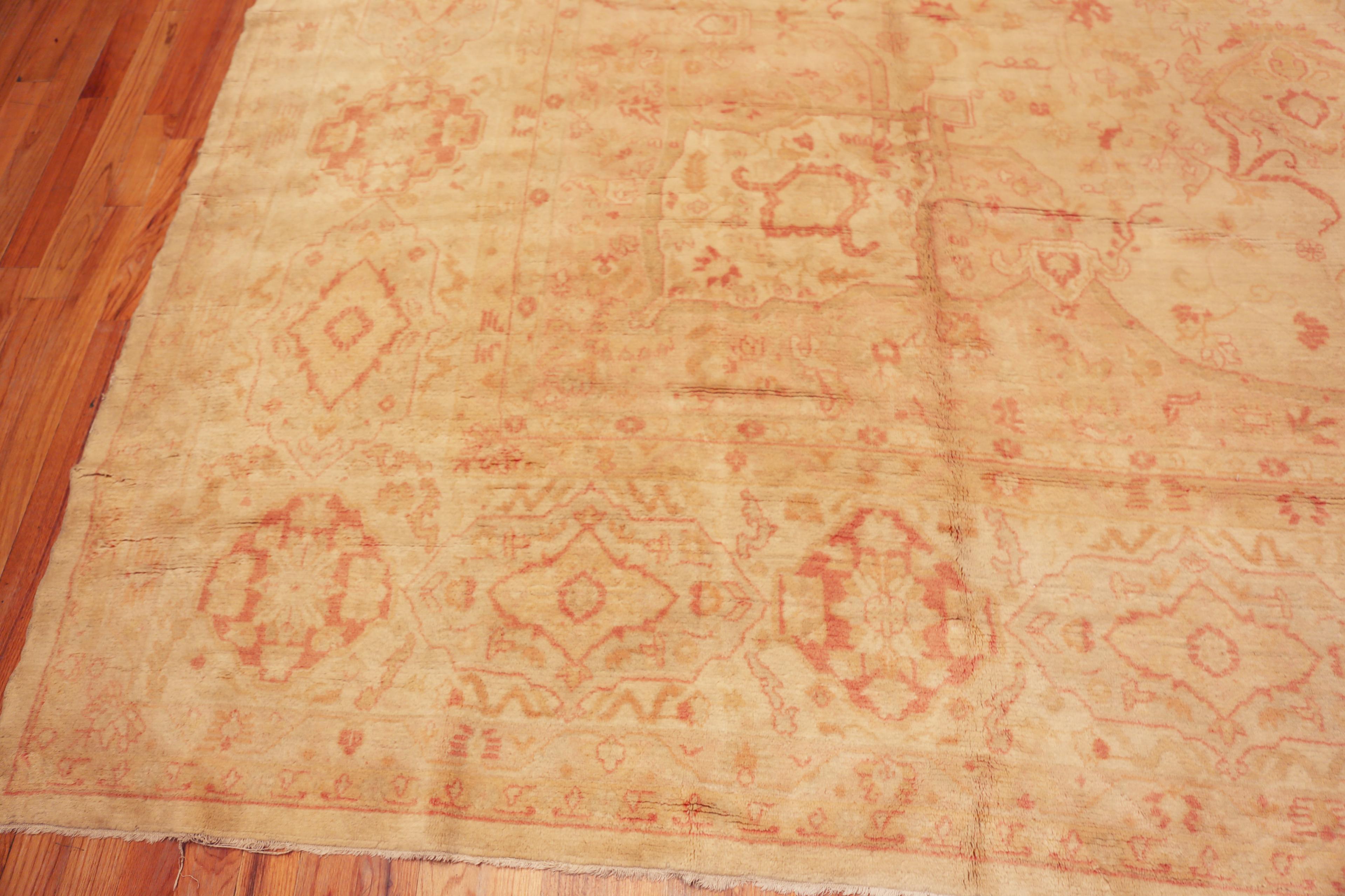 Laine Collection Nazmiyal Collection Large Antique Turkish Oushak Rug 14 ft 4 in x 19 ft en vente