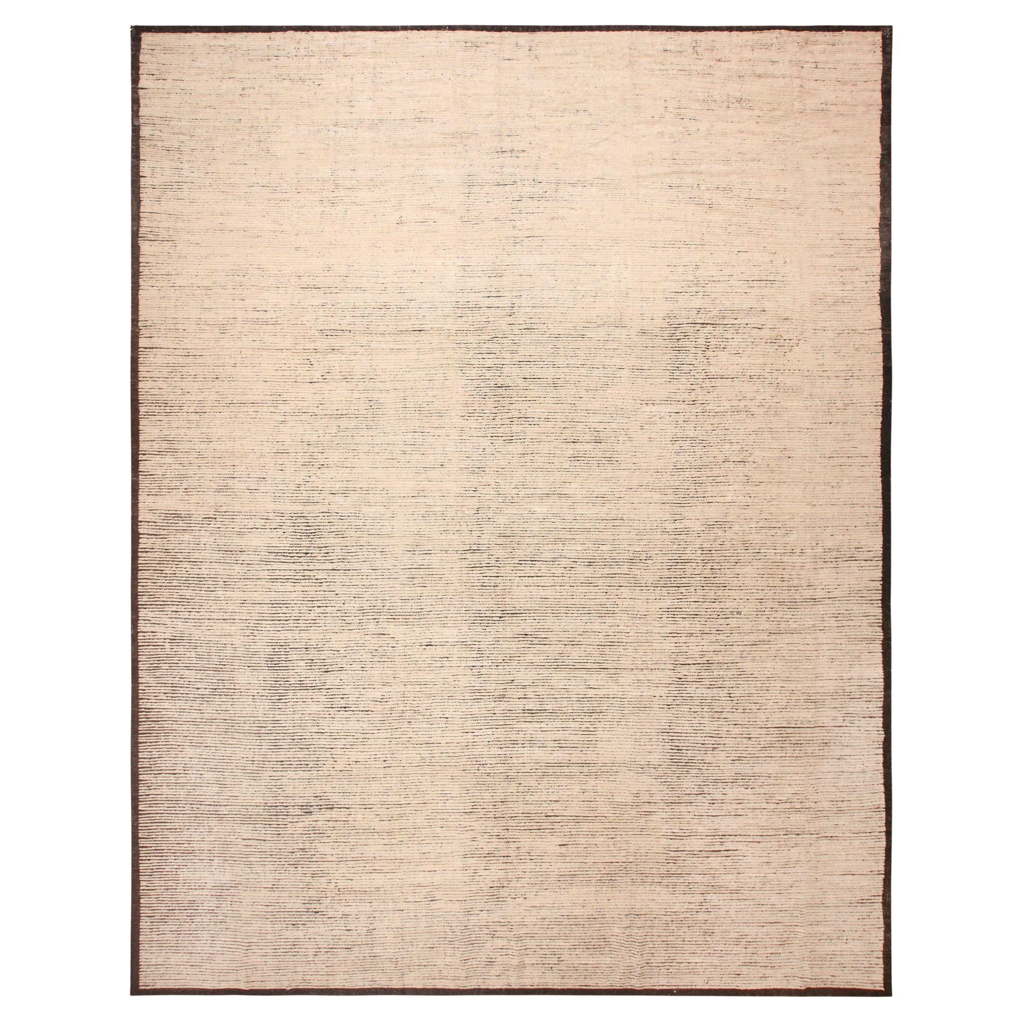 Nazmiyal Collection Large Cream Modern Chic Area Rug 14'6" x 18'1" For Sale