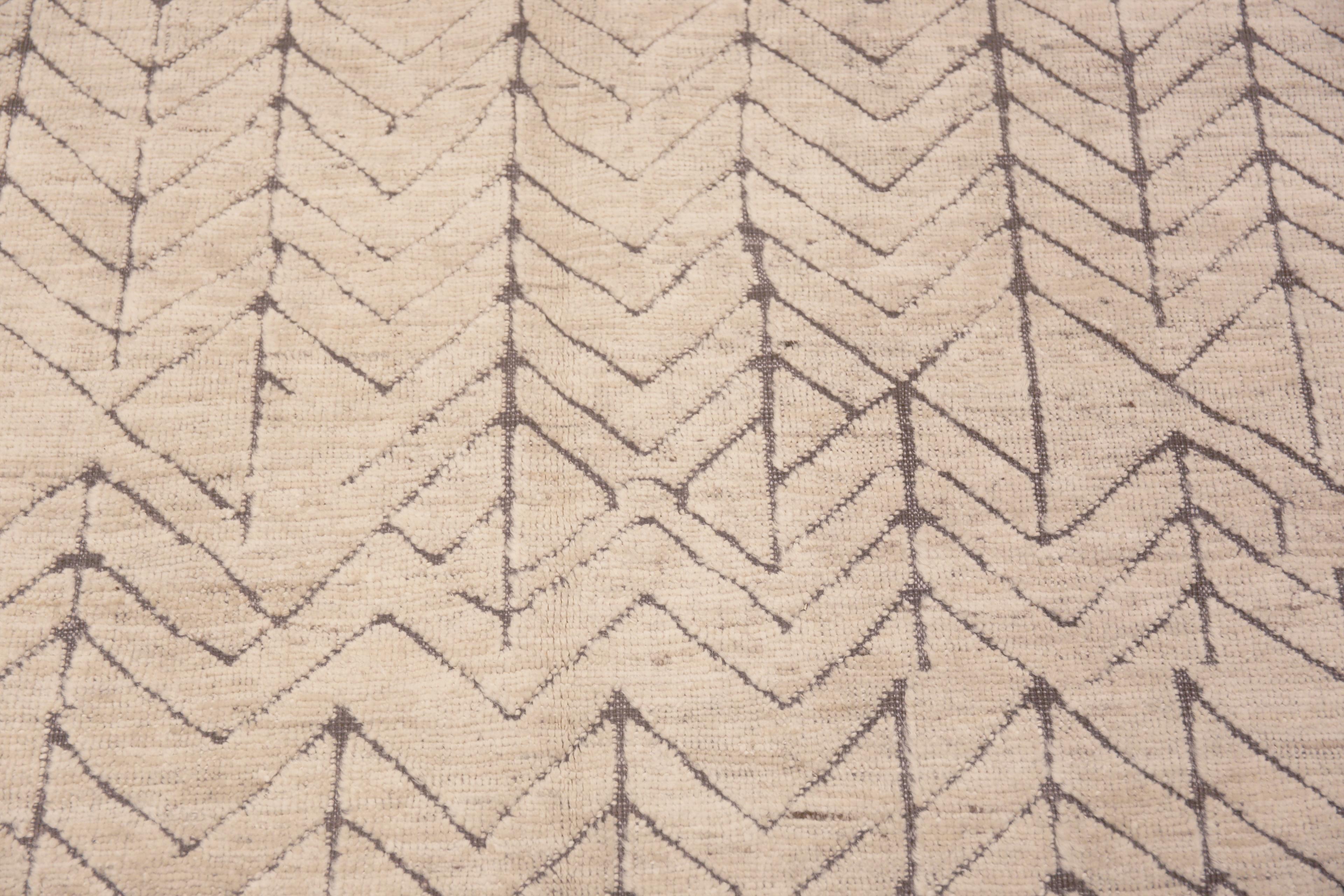 Collection Nazmiyal - Grand tapis moderne à motif primitif ivoire 13'9