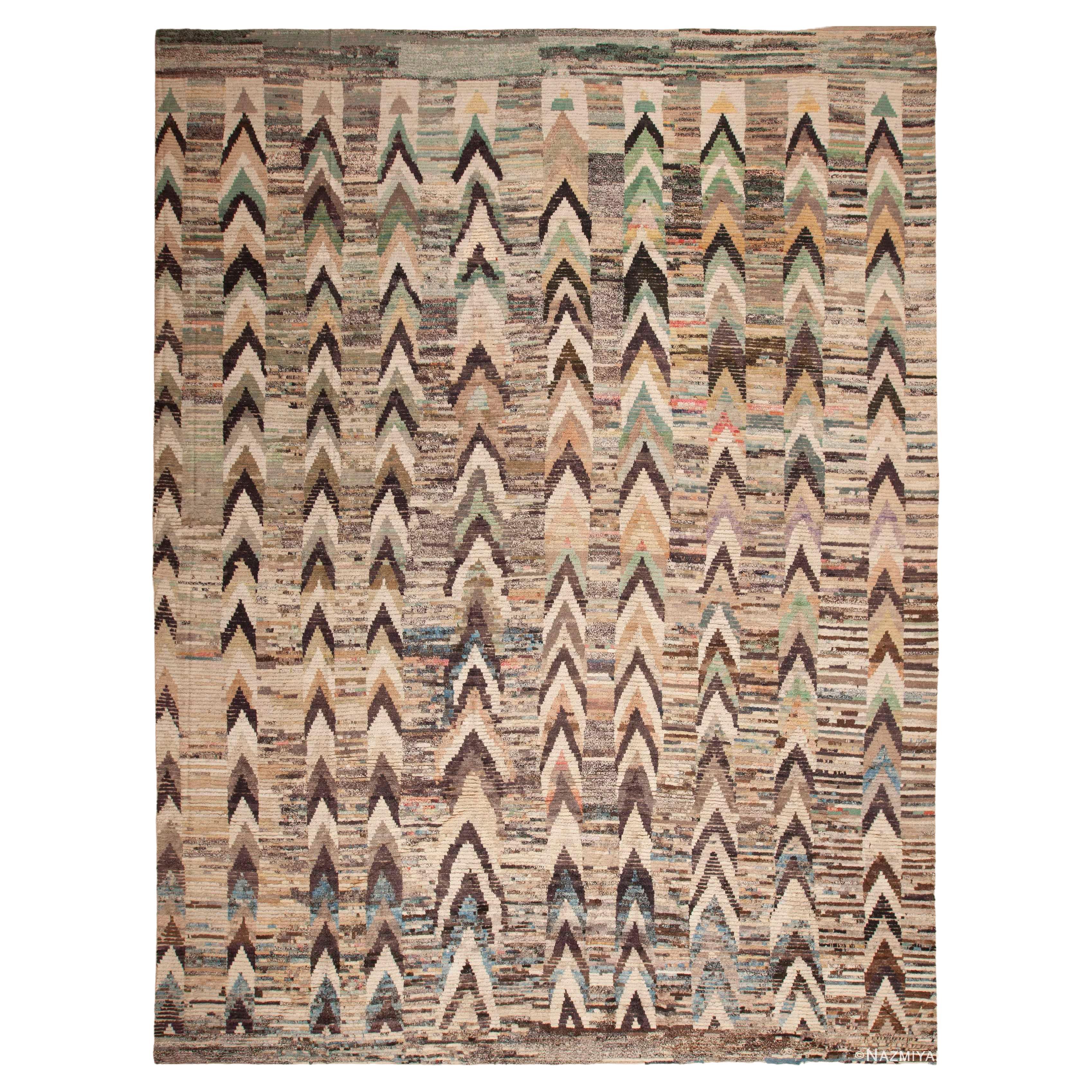 Nazmiyal Collection  Large Size Chevron Design Modern Area Rug 13'8" x 17'7" For Sale