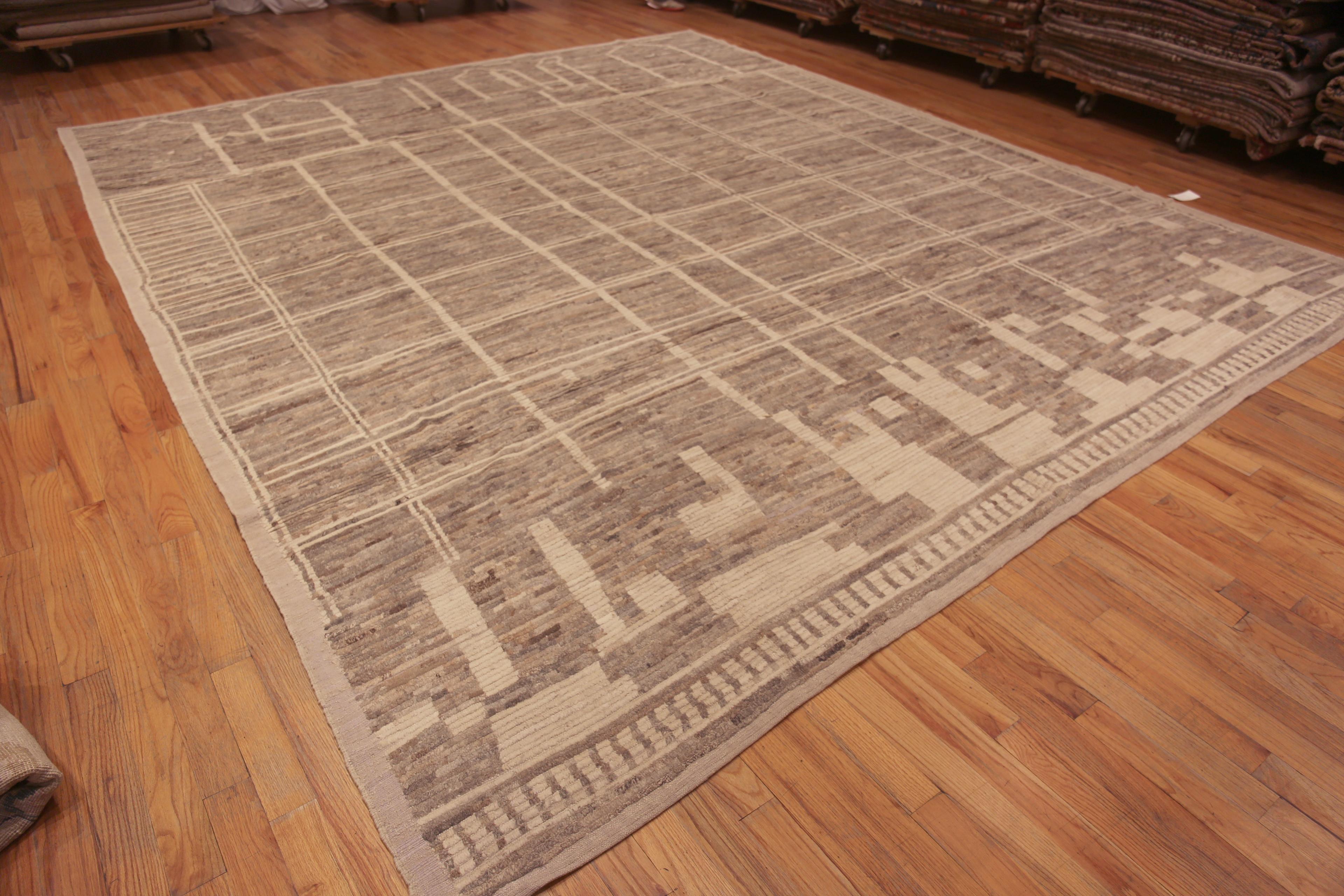 Nazmiyal Collection Large Size Earthy Grey Color Tribal Modern 13' x 15' In New Condition For Sale In New York, NY