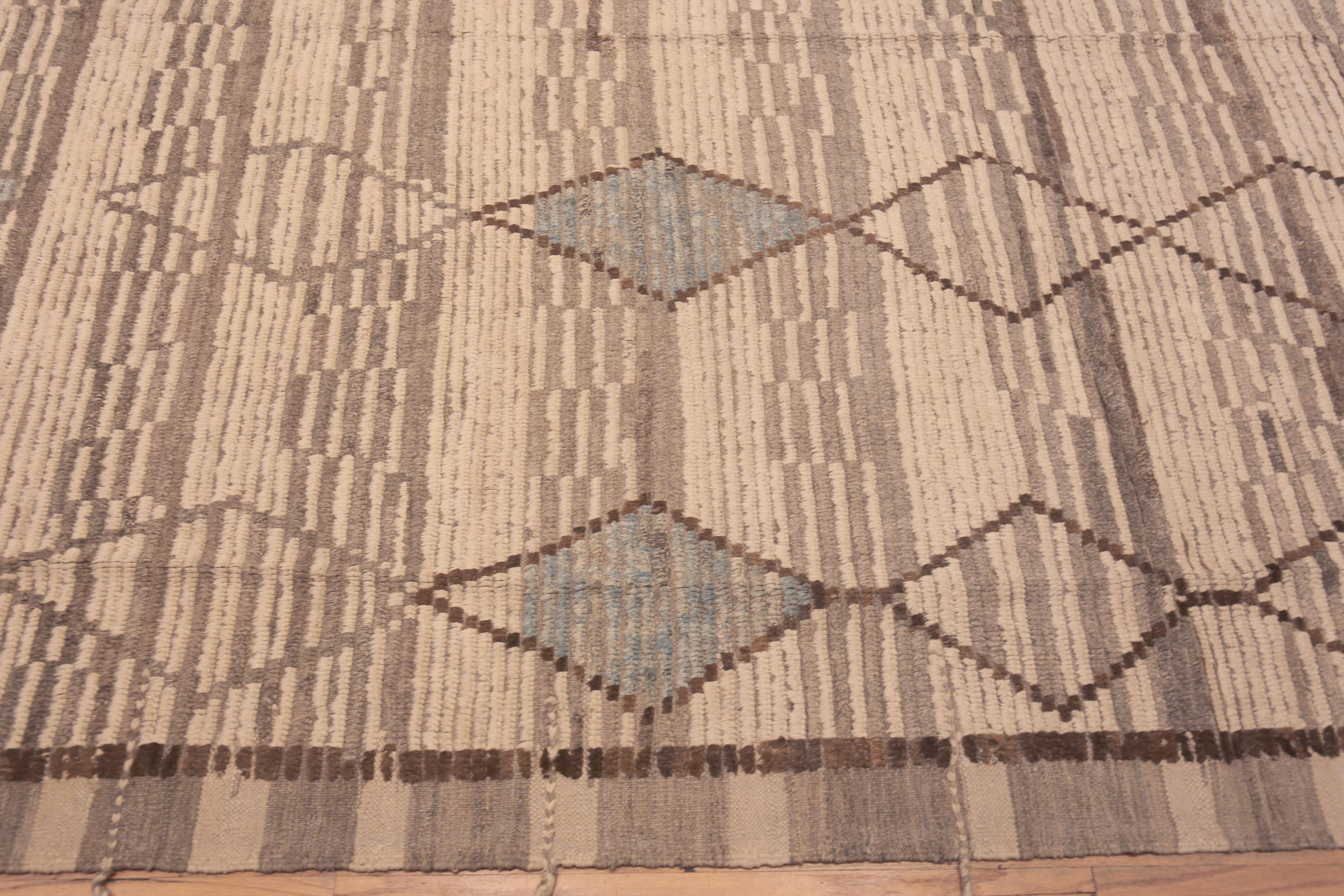 Schön dekorative große Größe Geometrische Stammes-Diamant-Muster neutrale Farbe Modern Area Rug, Herkunftsland: Zentralasien, CIRCA Datum: Modern Rug -