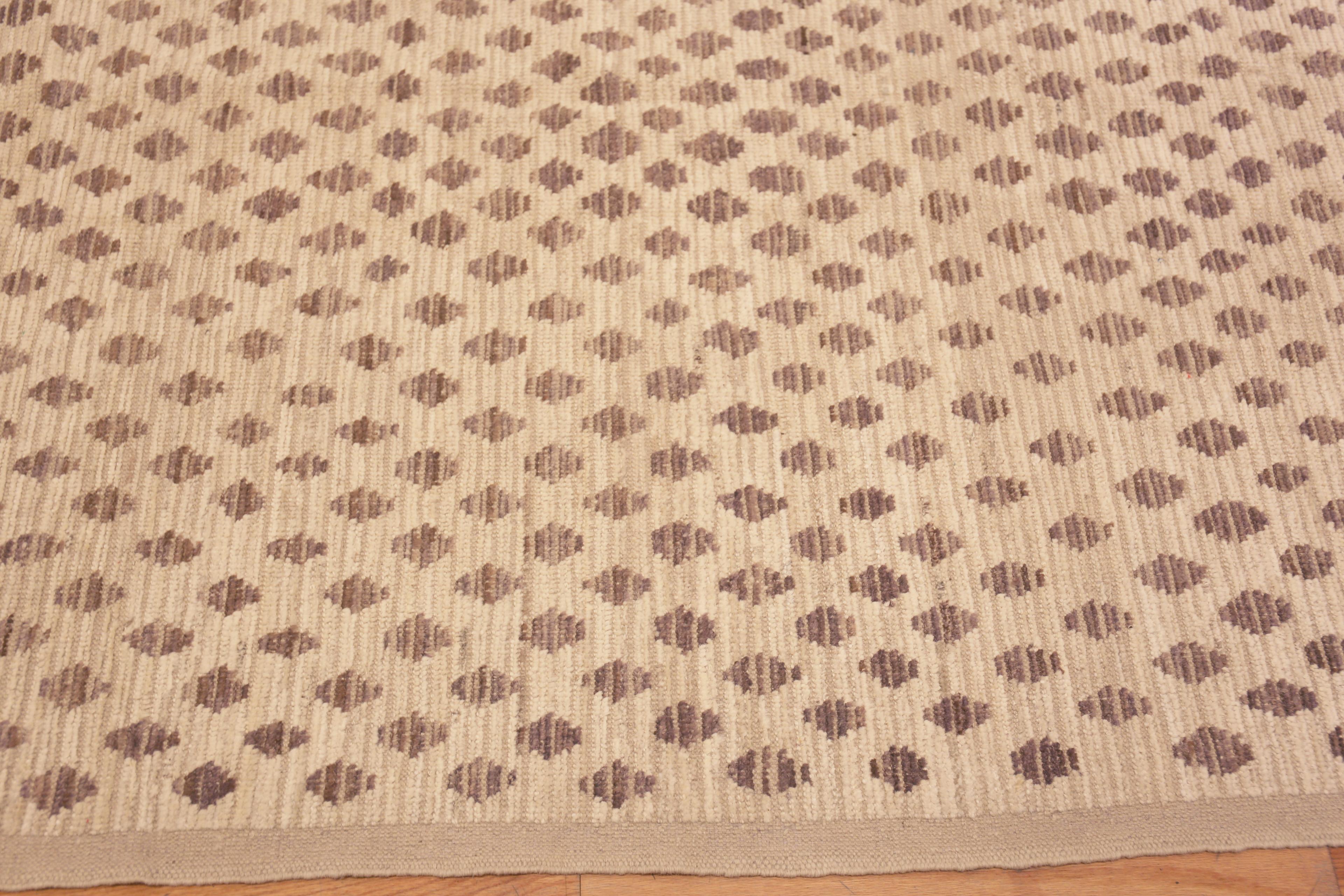 Nazmiyal Collection Alfombra Artística Tribal Moderna de Color Marrón Claro 9' x 12 en Nuevo estado para la venta en New York, NY