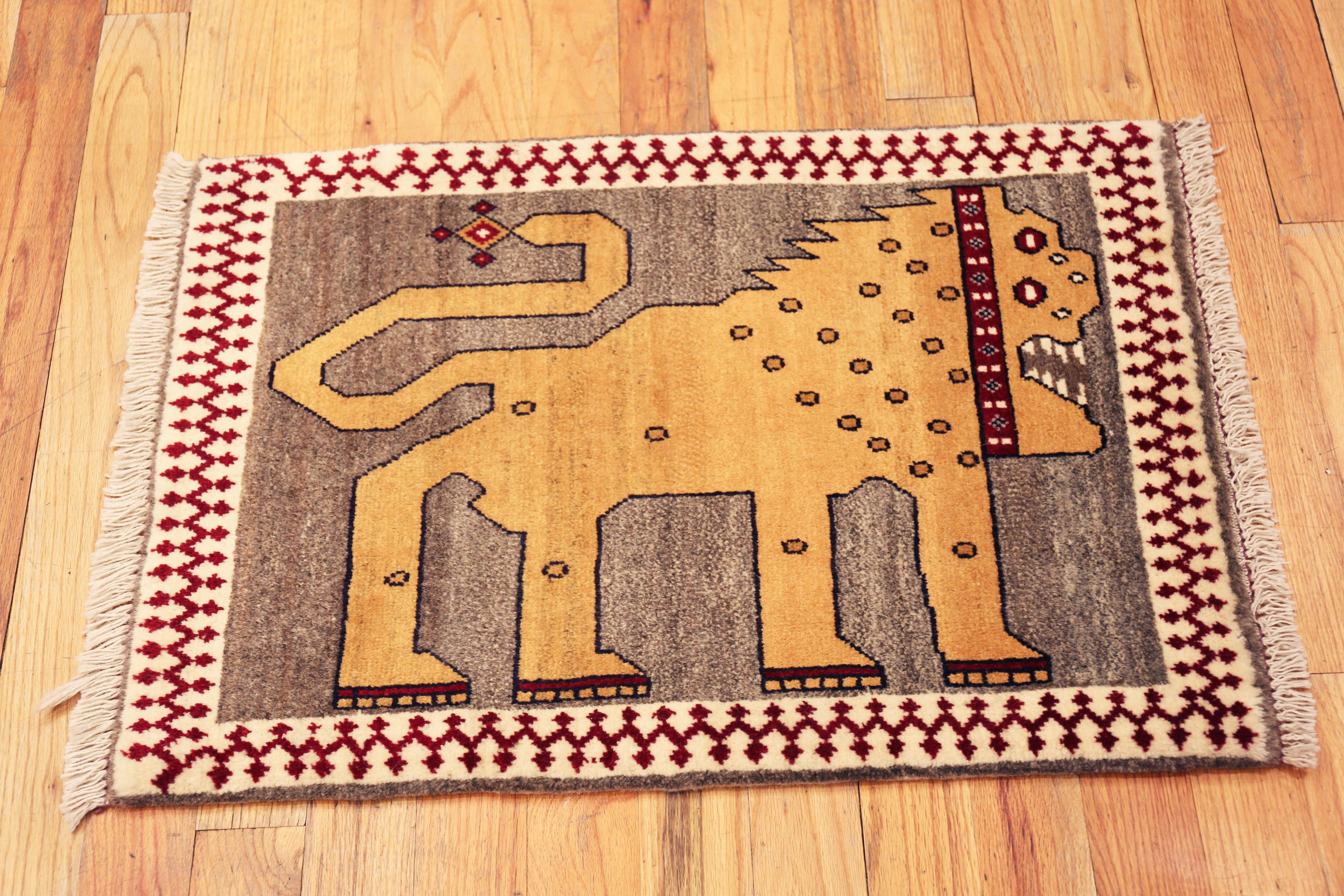 Nazmiyal Collection Lion Vintage Tribal Gabbeh Rug  2 ft x 3 ft (Handgeknüpft) im Angebot