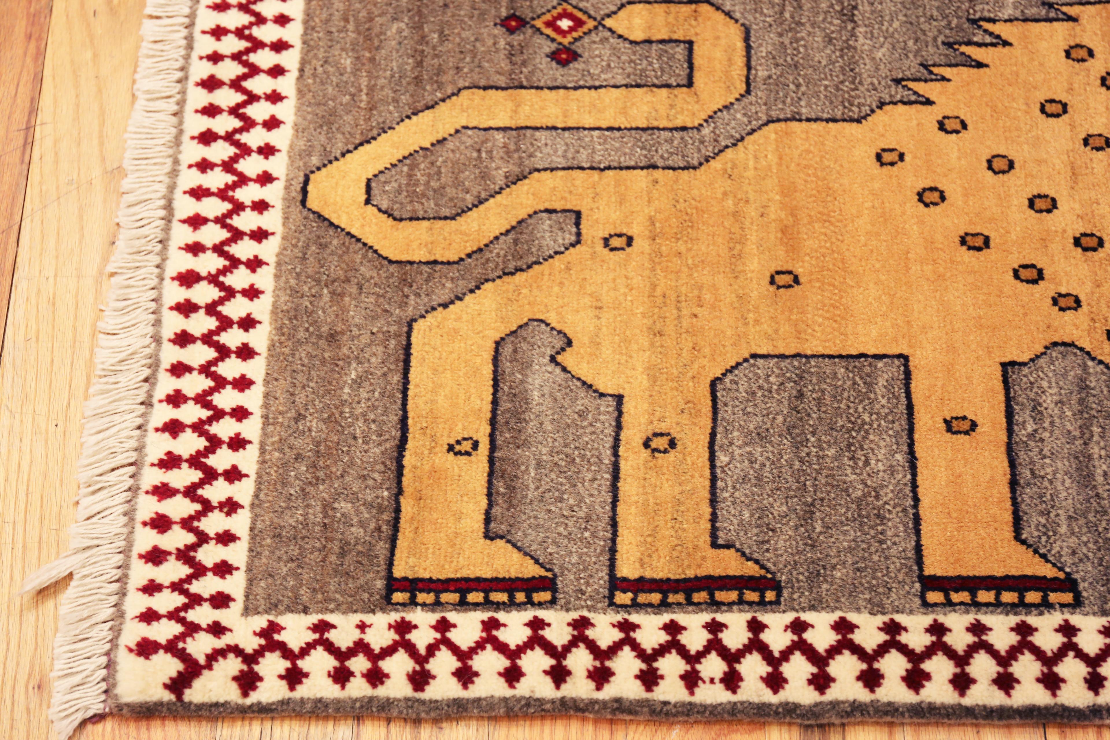 Nazmiyal Collection Lion Vintage Tribal Gabbeh Rug  2 ft x 3 ft im Zustand „Gut“ im Angebot in New York, NY