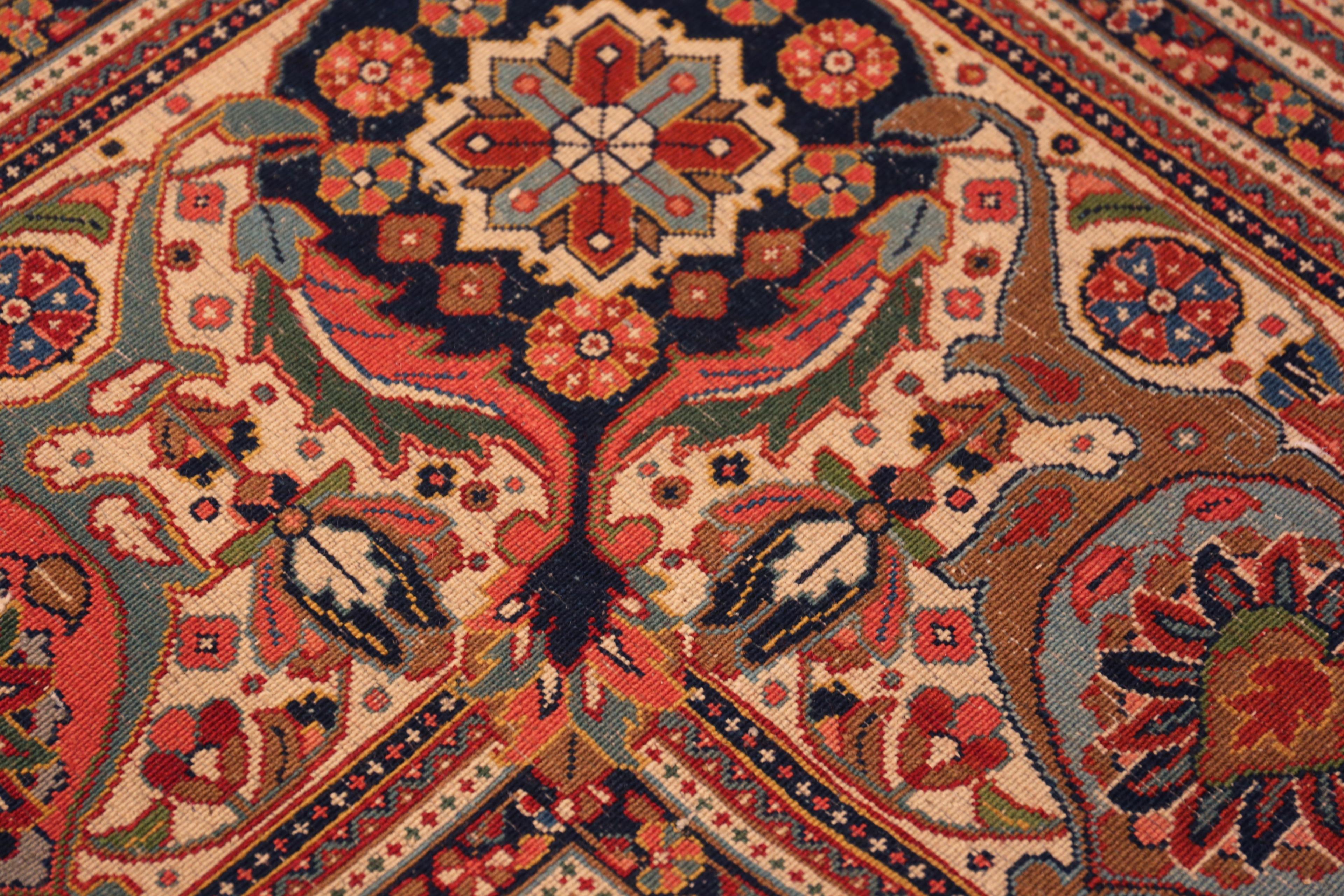 Tappeto Nazmiyal Collection Majestic Lion Garden Antique Heriz in vendita 3