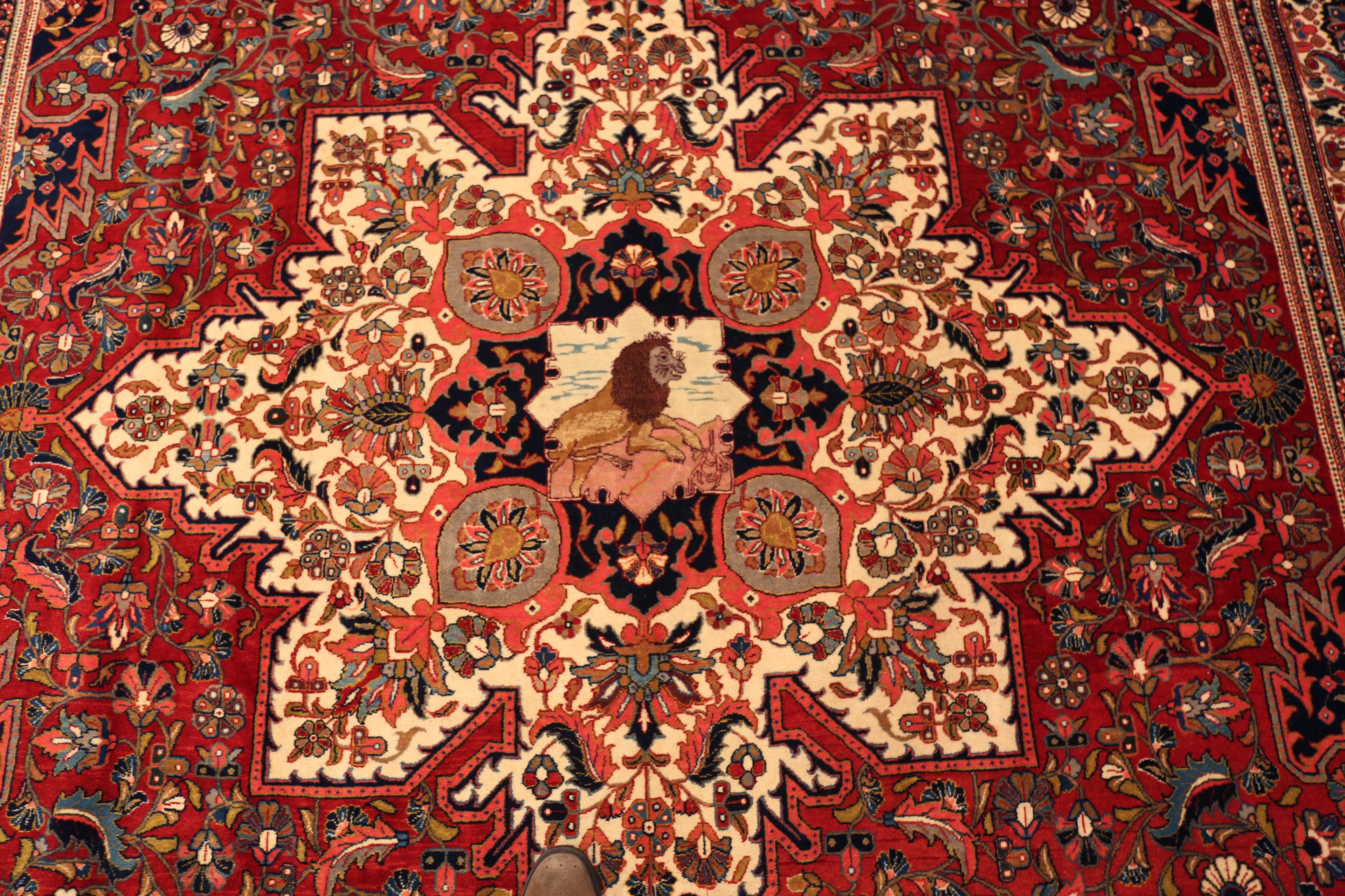 Tappeto Nazmiyal Collection Majestic Lion Garden Antique Heriz in vendita 9