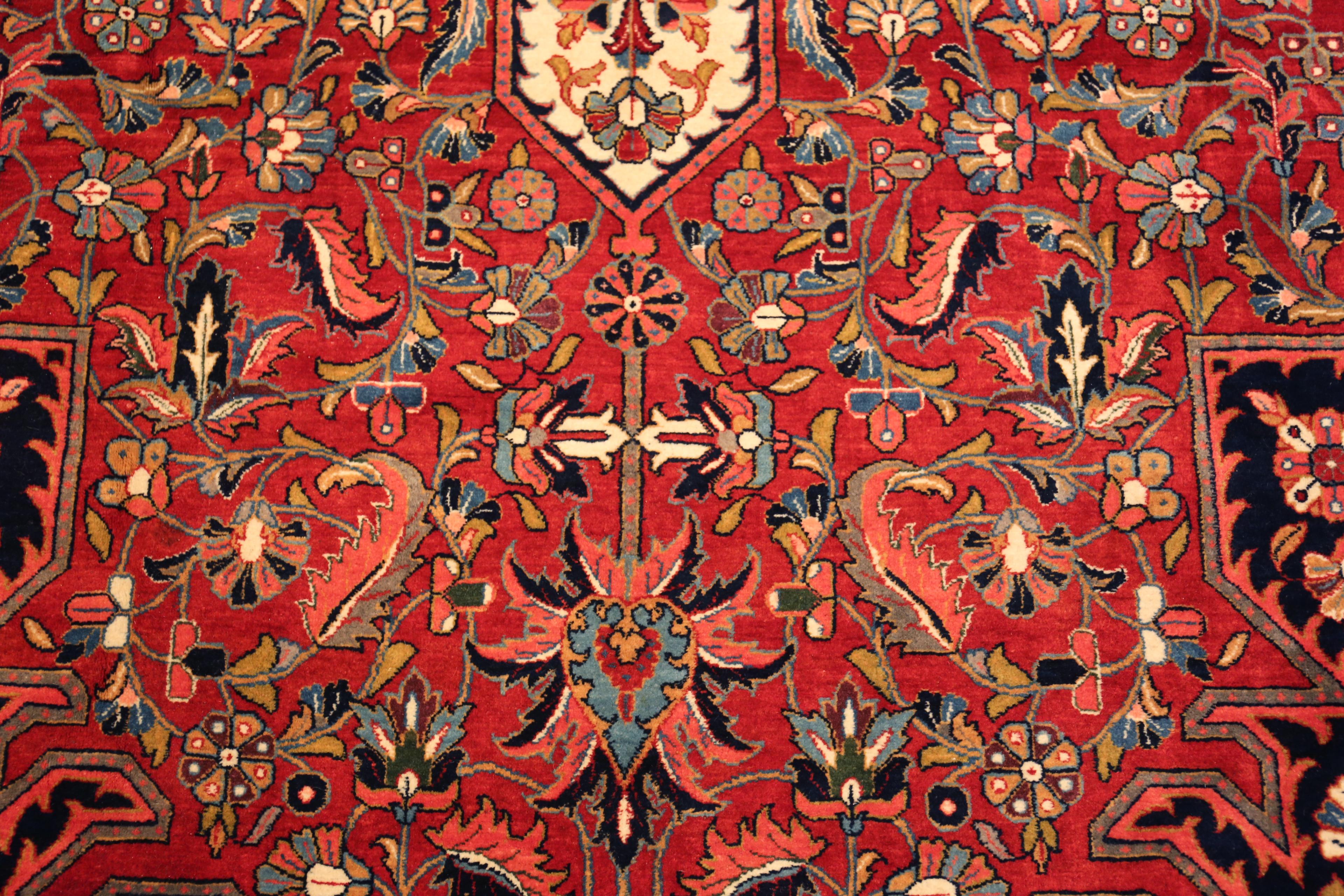 Tessuto a mano Tappeto Nazmiyal Collection Majestic Lion Garden Antique Heriz in vendita