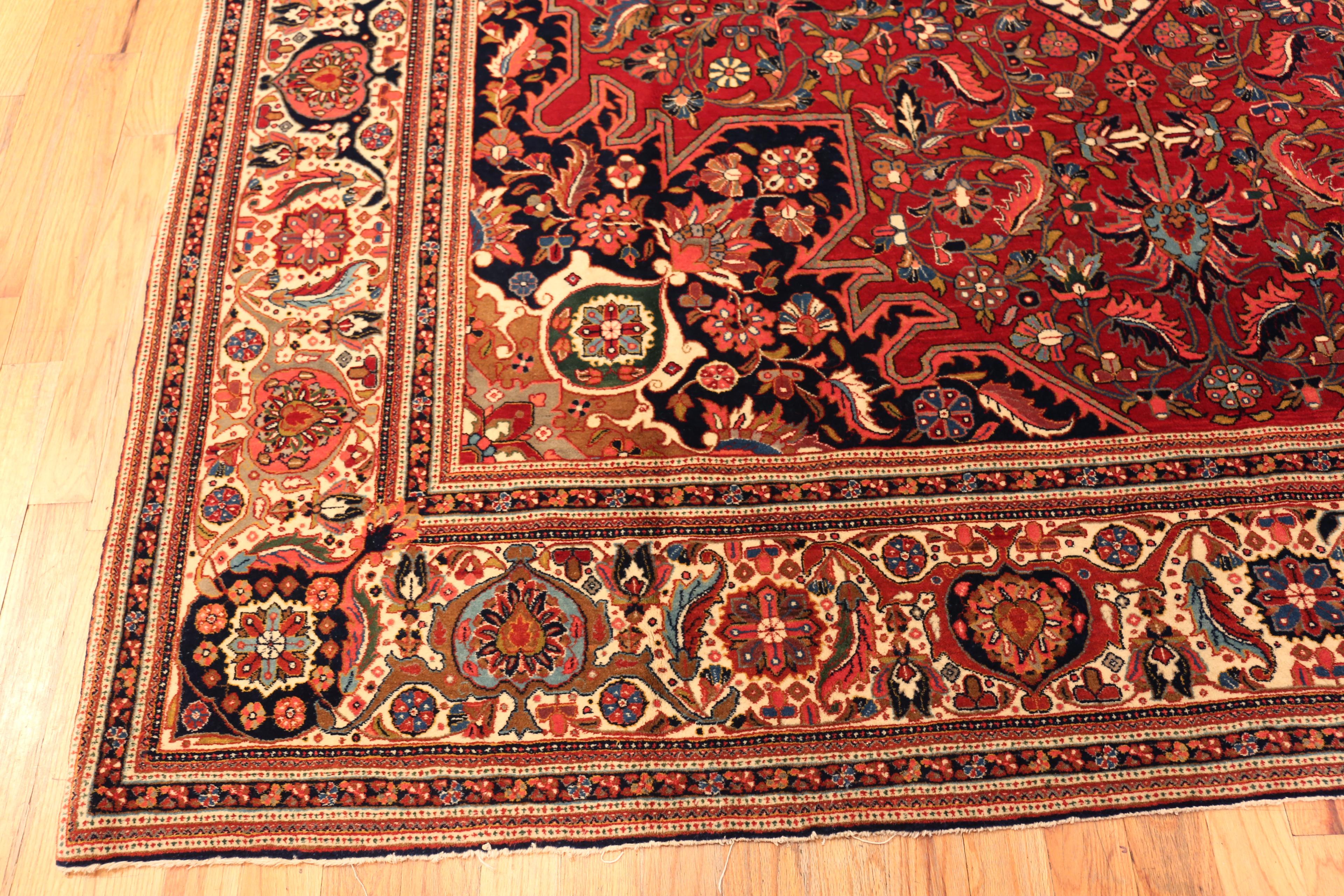 Tappeto Nazmiyal Collection Majestic Lion Garden Antique Heriz in vendita 1